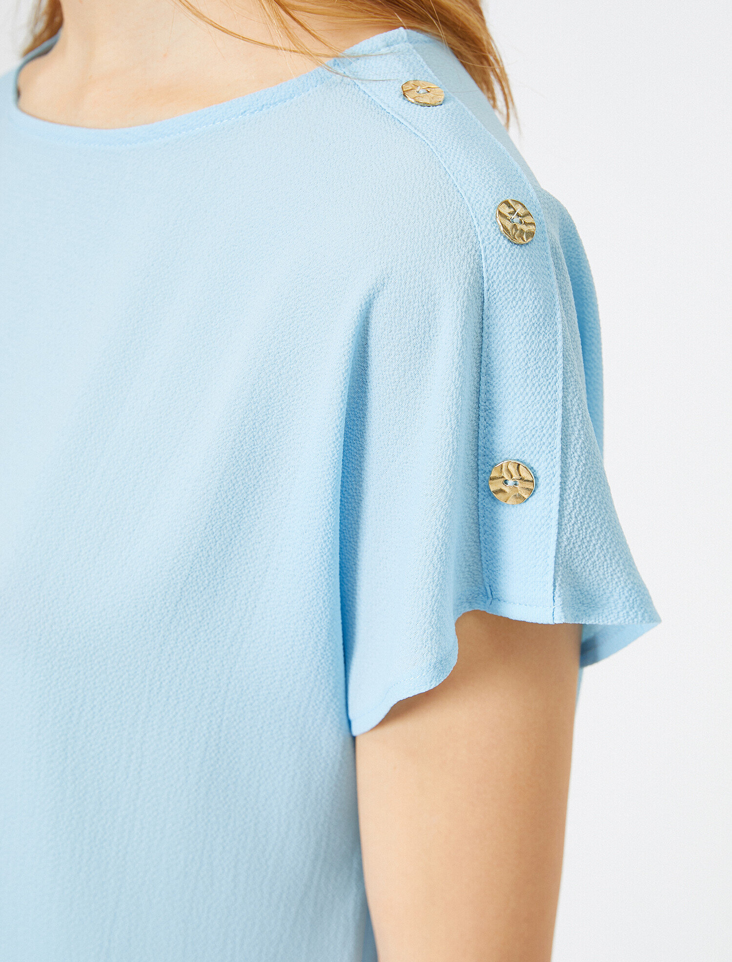   Omuzda Düğme Detaylı Siyah Bluz