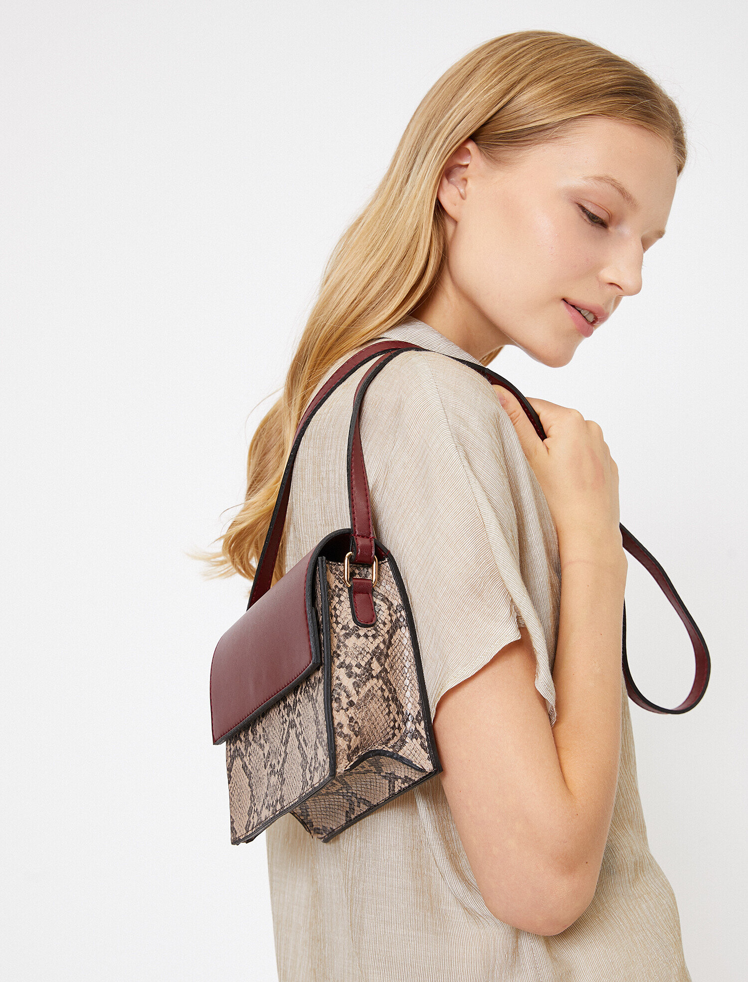  Kadın Deri Görünümlü Omuz Çantası