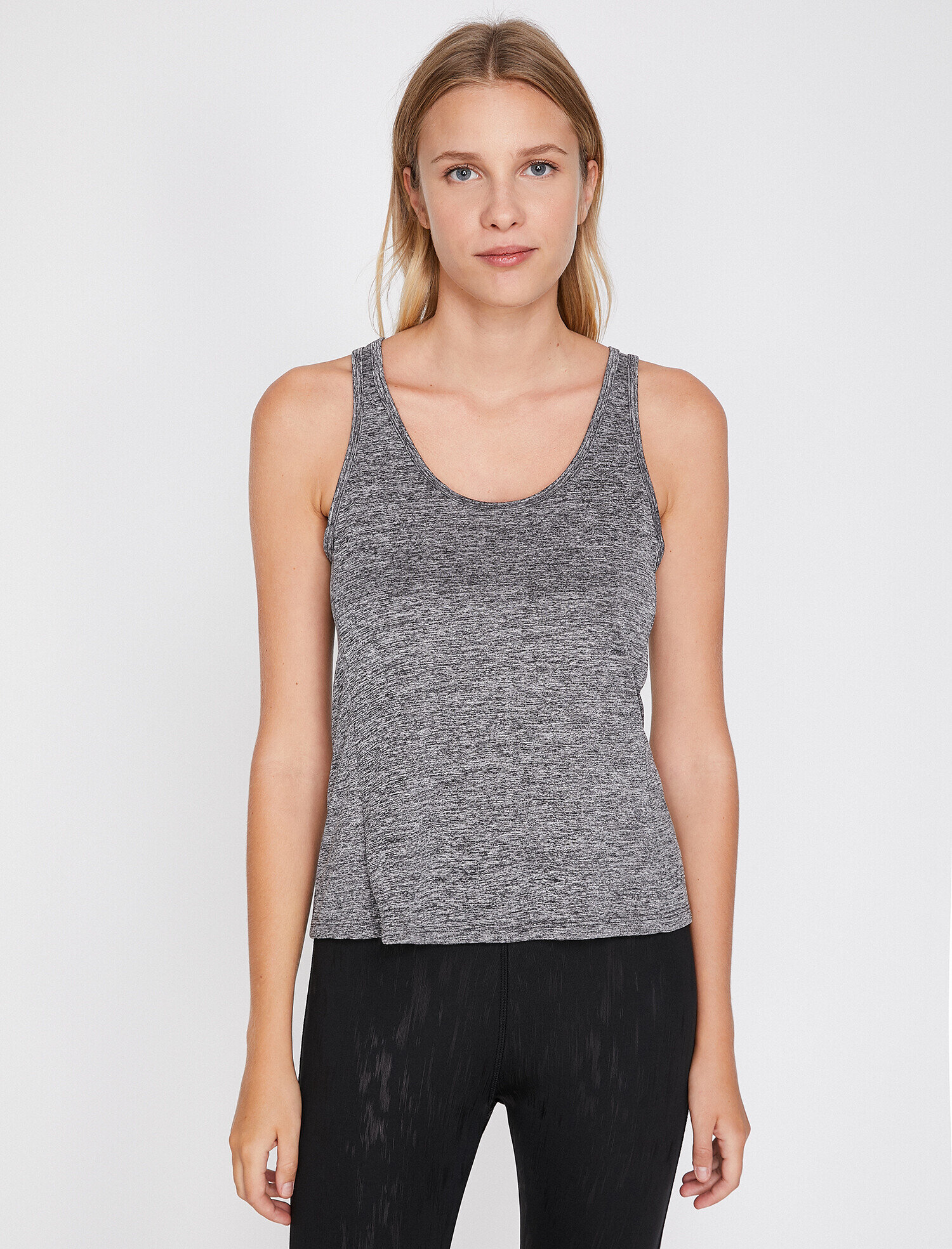   Sırt Detaylı Atlet