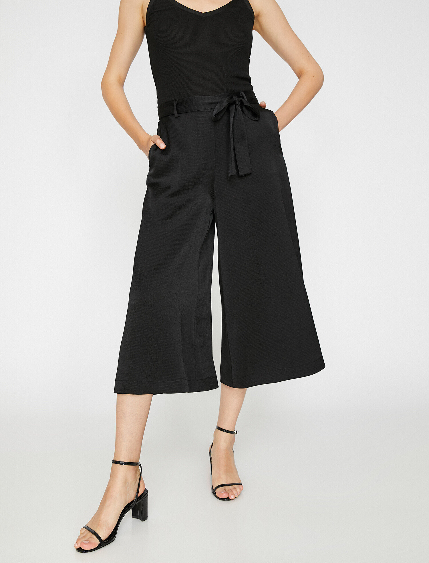   Kemer Detaylı Pantolon