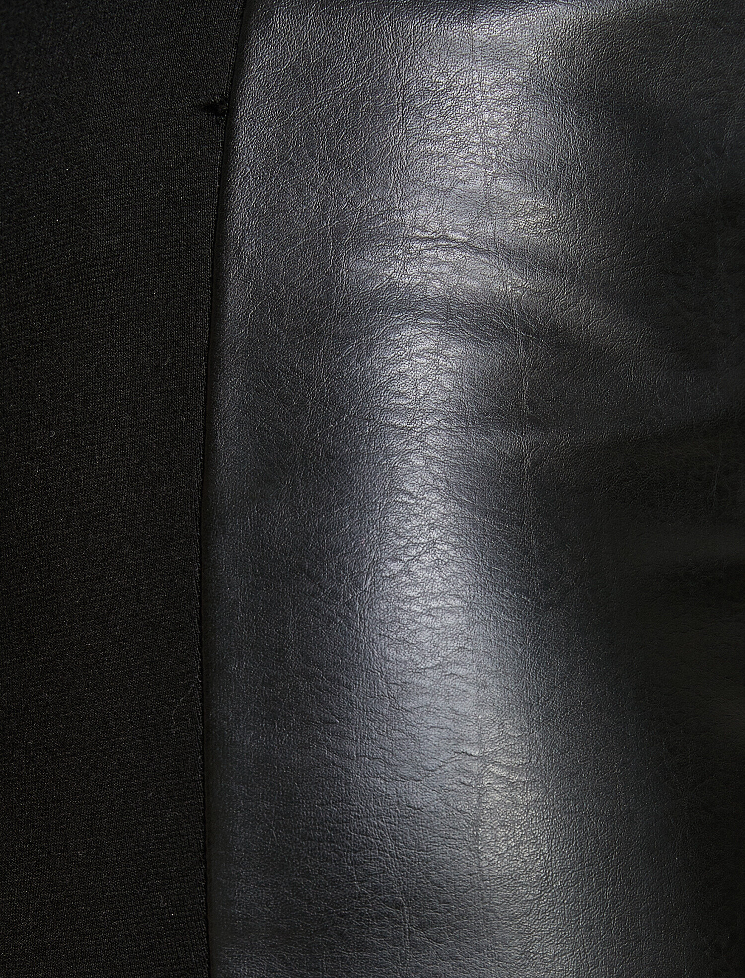   Düğme Detaylı Tişört