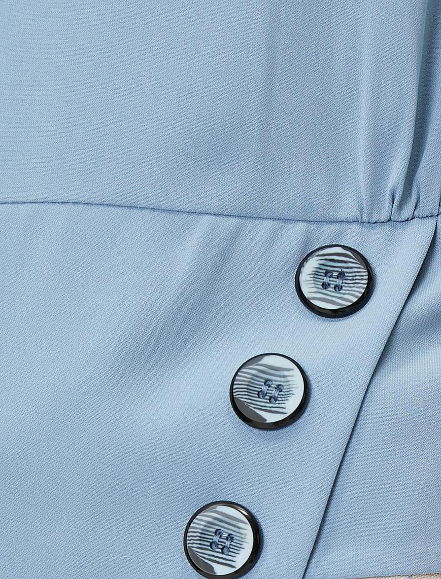   Düğme Detaylı Bluz