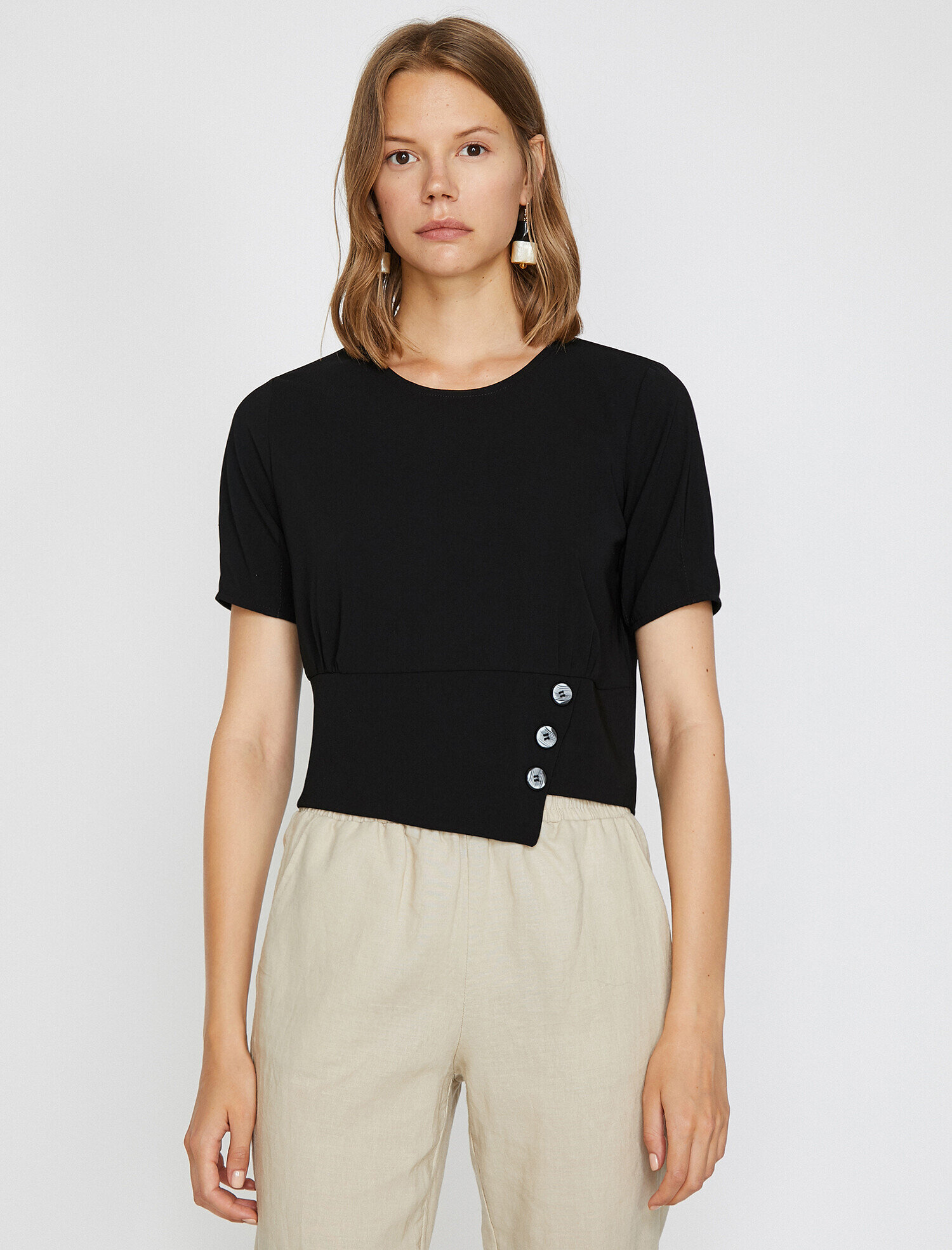   Düğme Detaylı Bluz