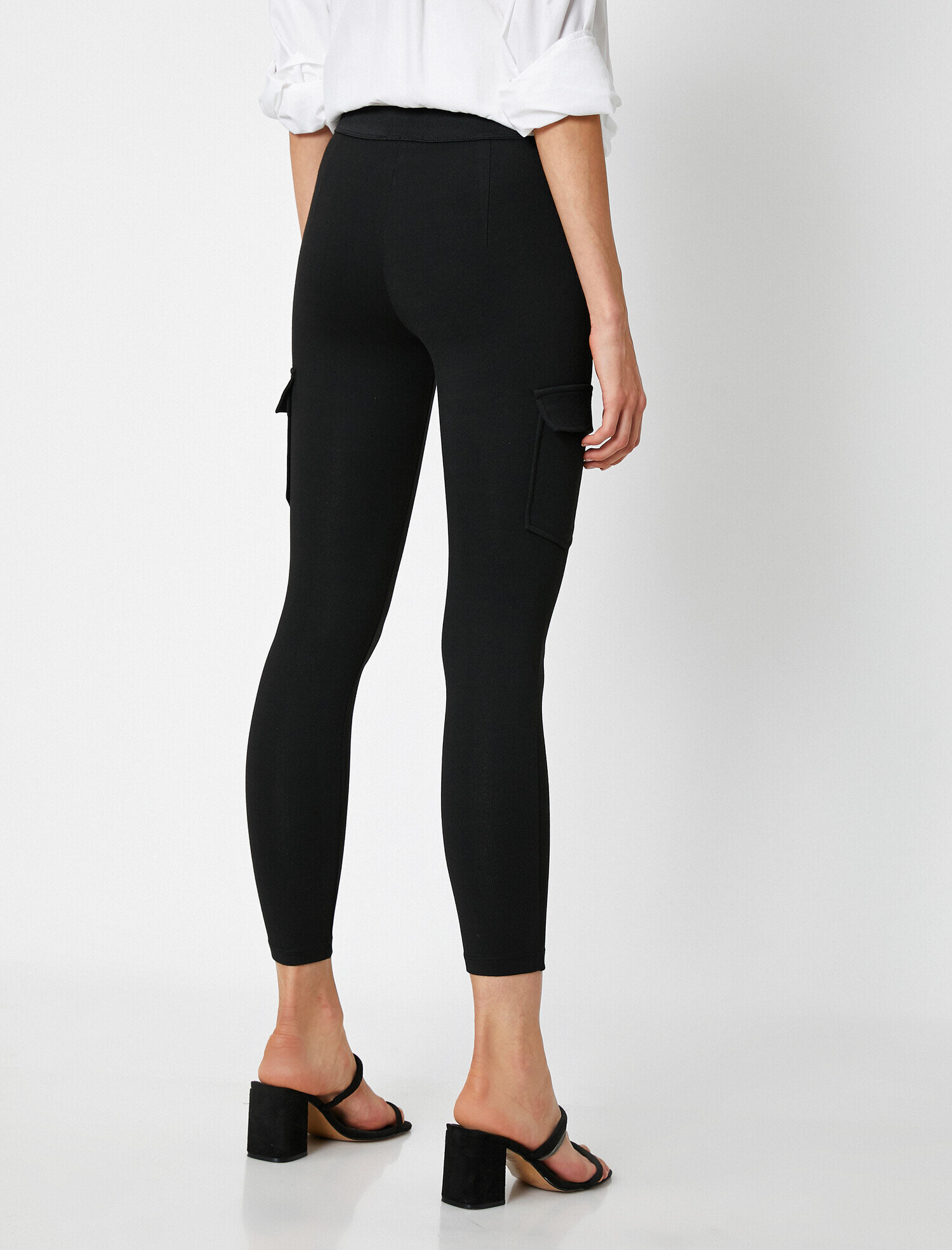   Lastik Detaylı Tayt