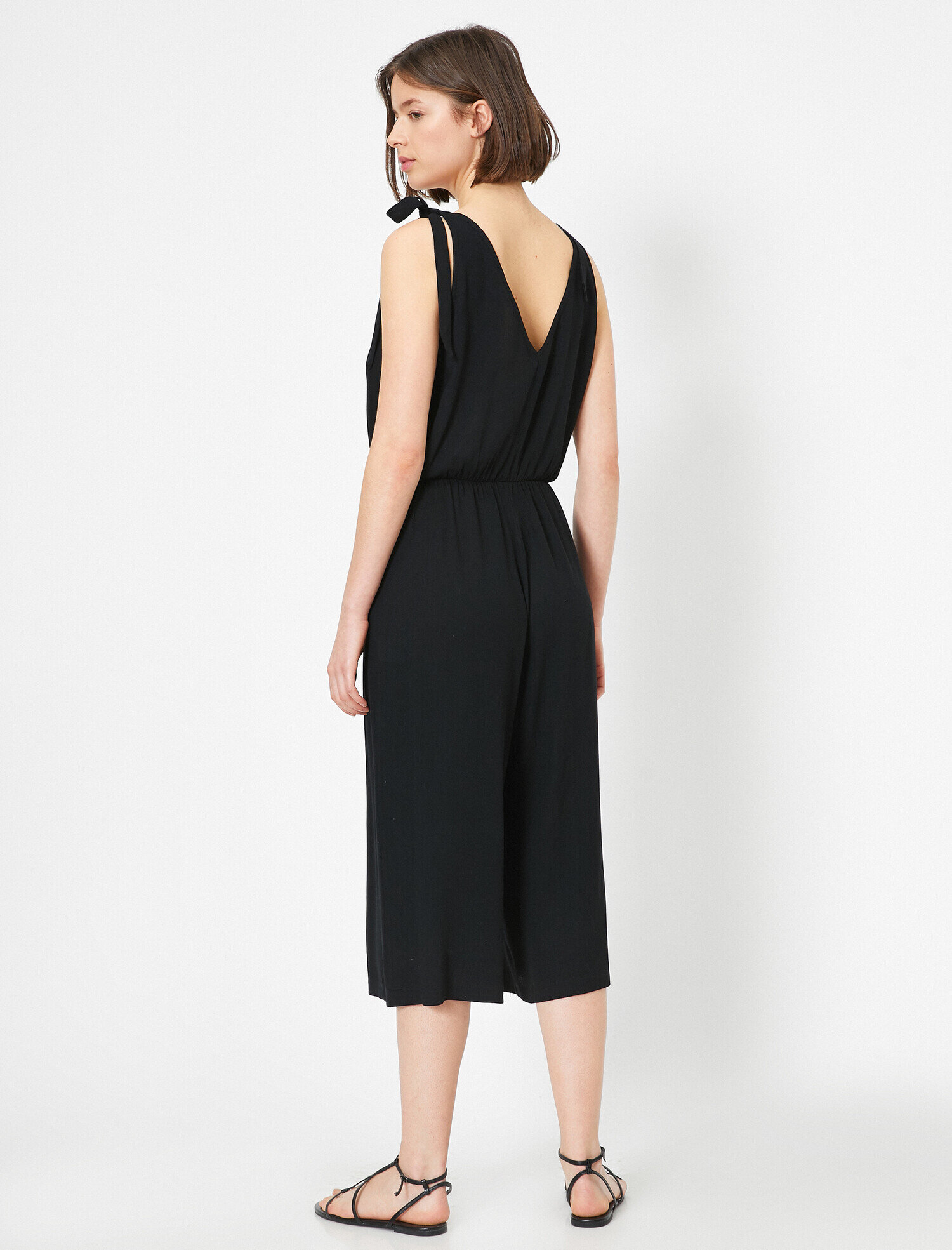   V Yaka Bağlama Detaylı Tulum