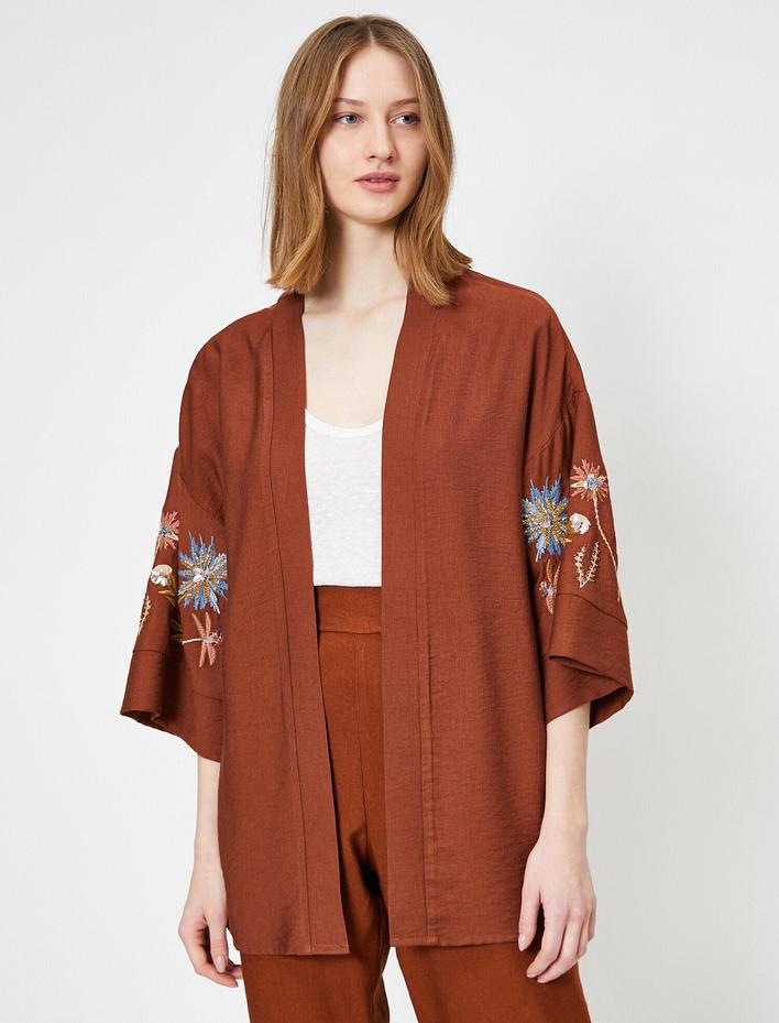  Çiçek İşleme Detaylı Kimono