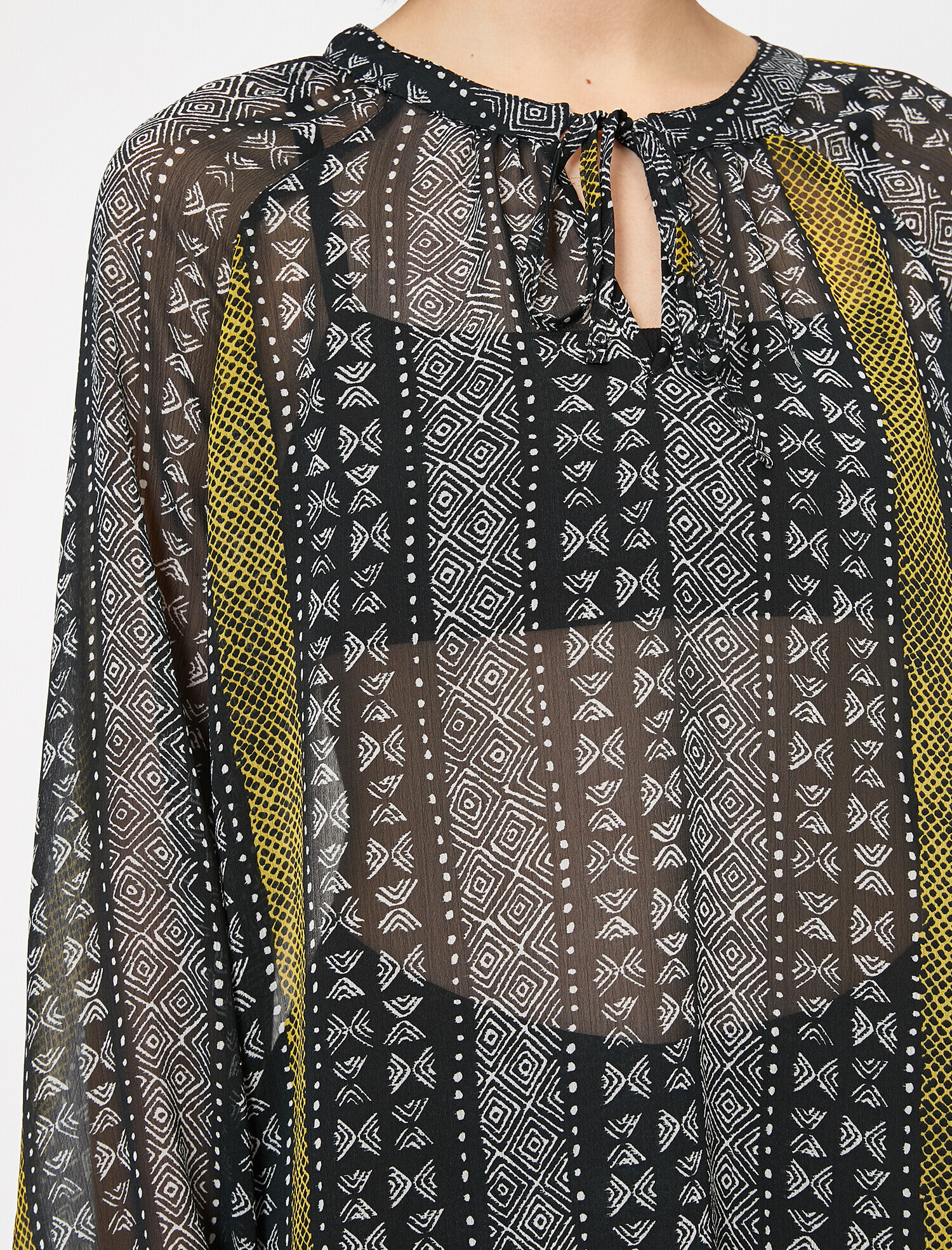   Uzun Kollu Desenli Şifon Bluz