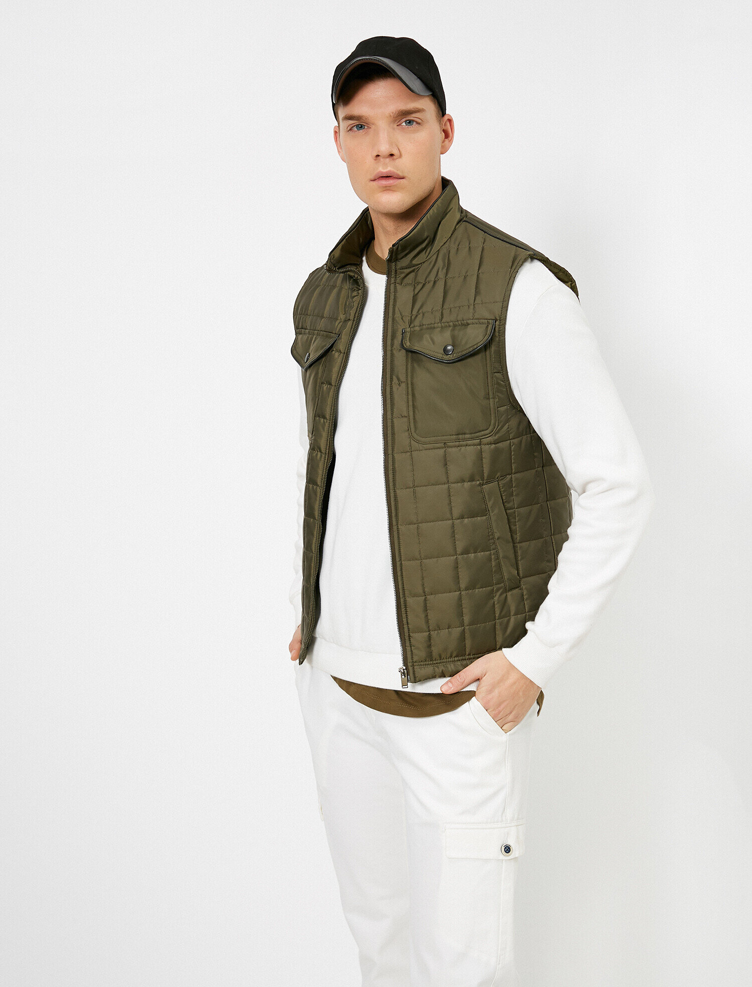 Cep Detaylı Fermuarlı Kapitoneli Yelek