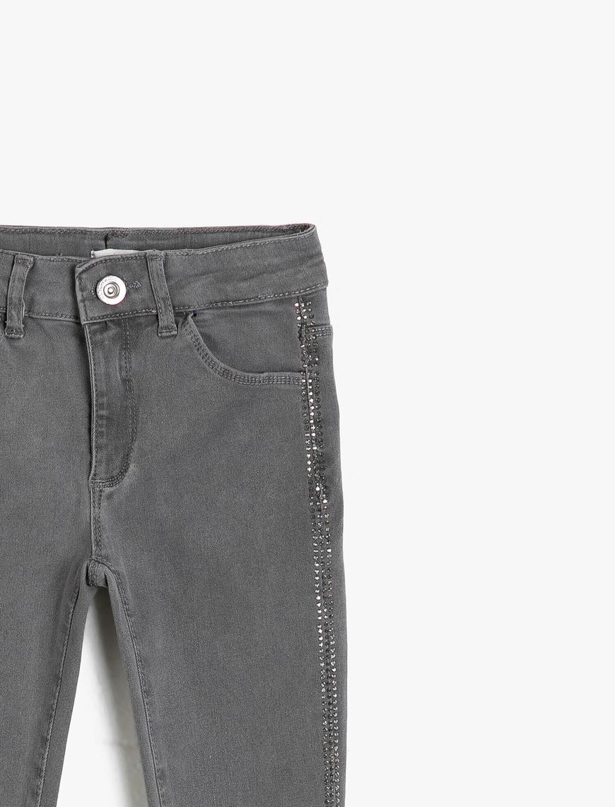  Kız Çocuk Kot Pantolon Cepli İşlemeli - Slim Jean