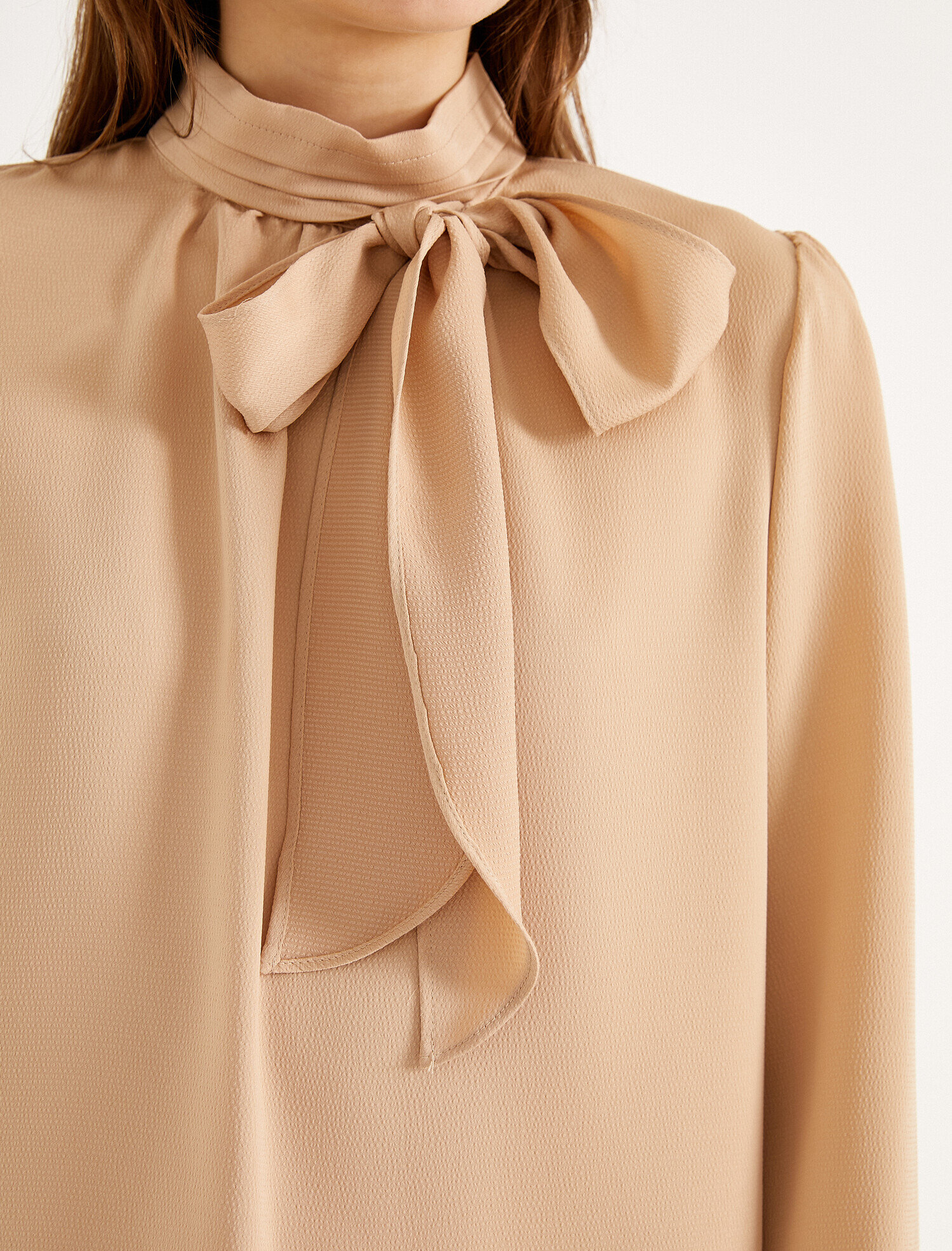   Boyundan Kuşaklı Bluz Pileli