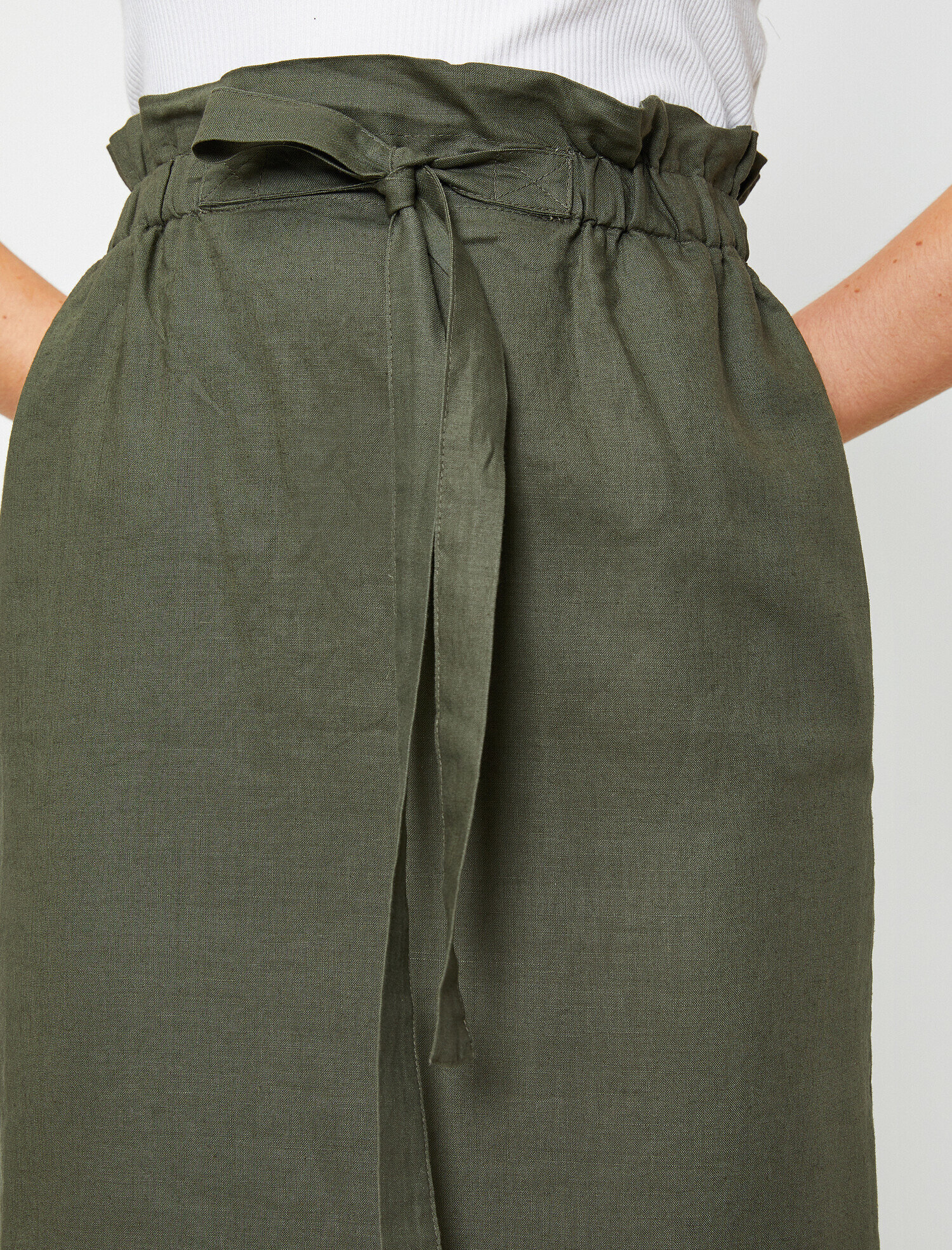   Beli Bağlamalı Yırtmaç Detaylı Midi Etek