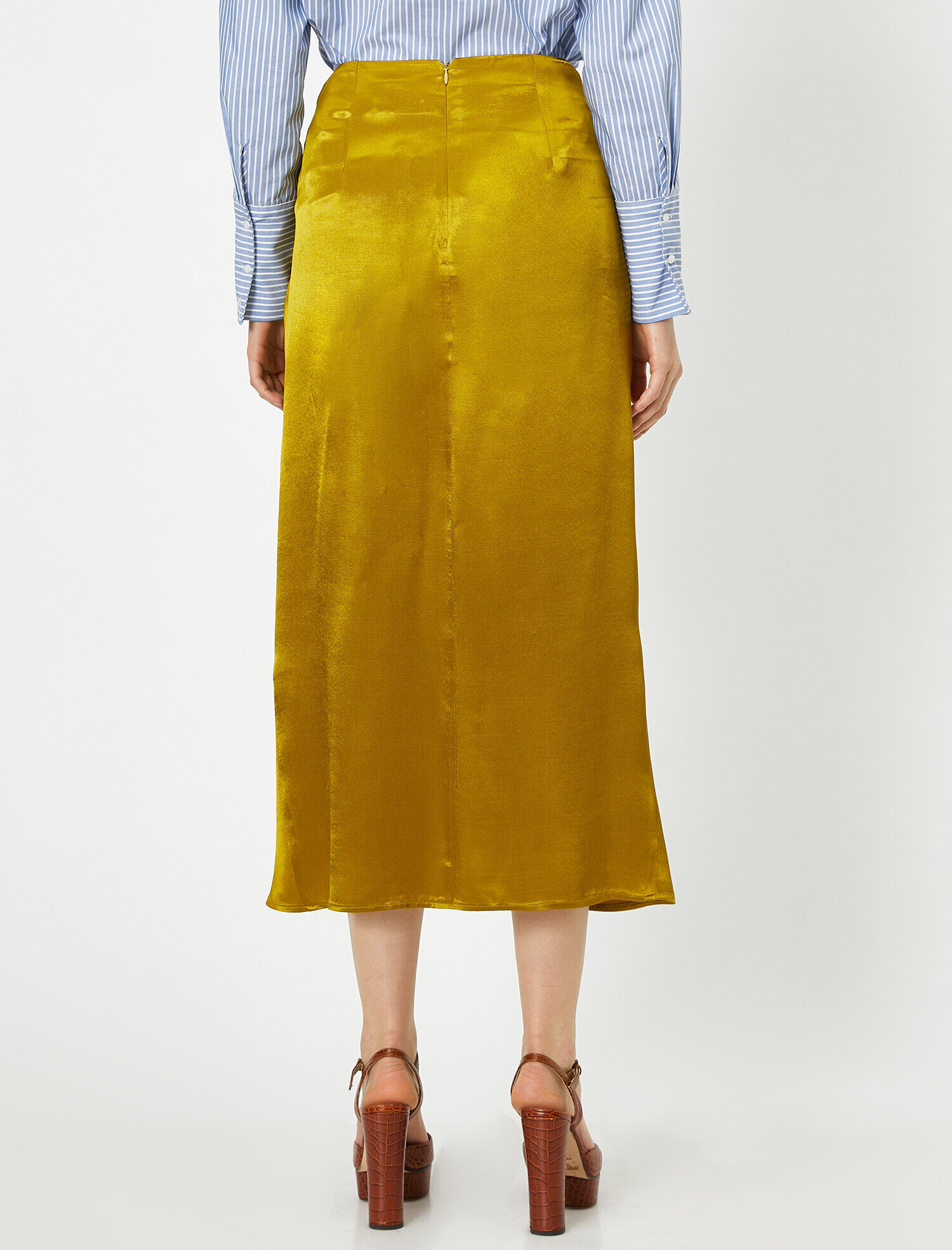   Yirtmaç Detayli Etek