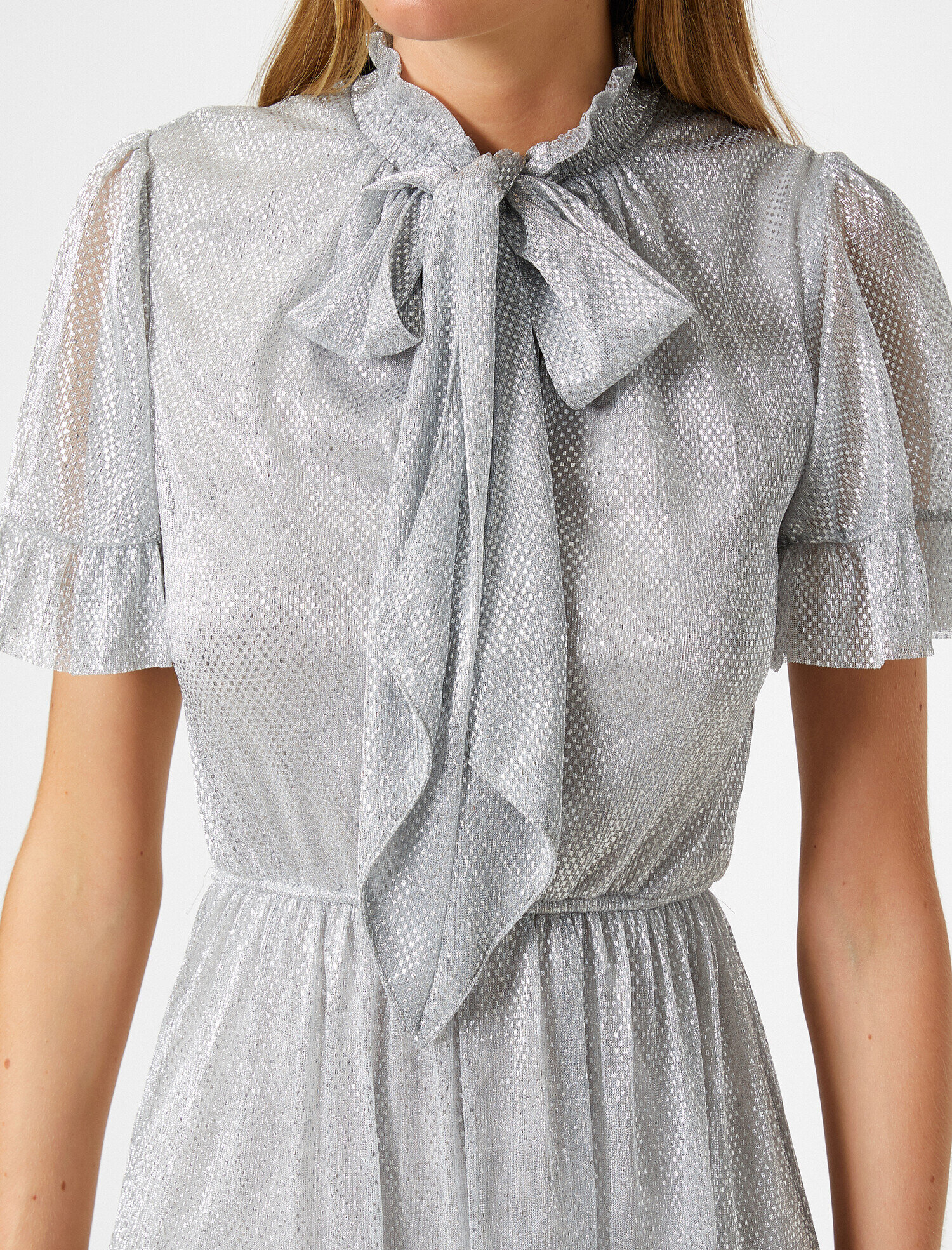   Metalik Abiye Elbise Desenli Tül Bel Büzgülü Volanlı Kısa Kollu Uzun