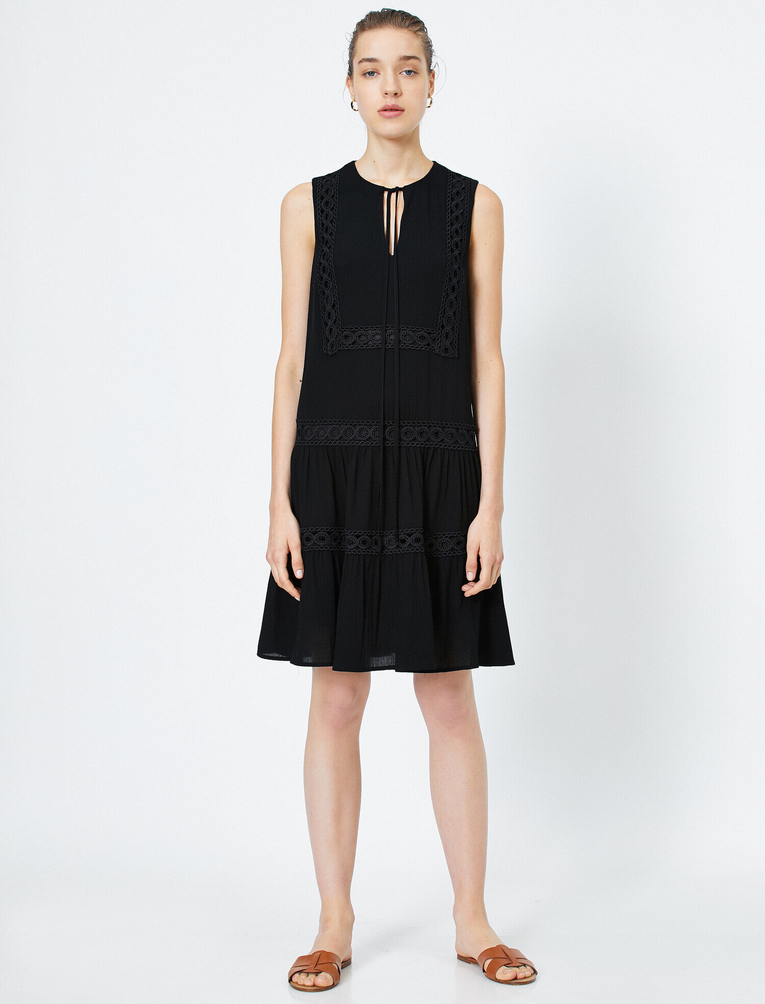   Dantel Detaylı Viskon Siyah Elbise