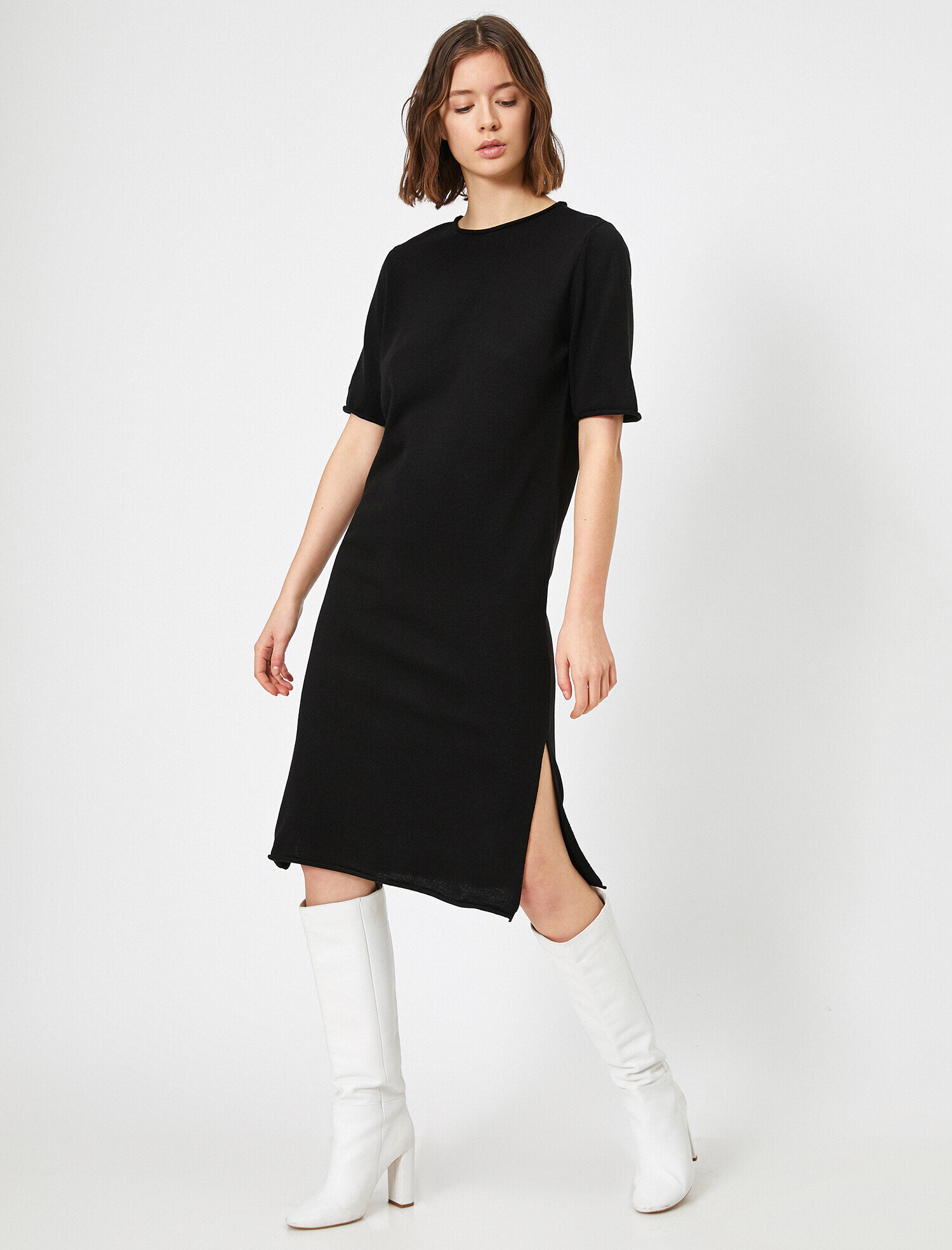   Triko Elbise Kısa Kollu Yırtmaç Detaylı