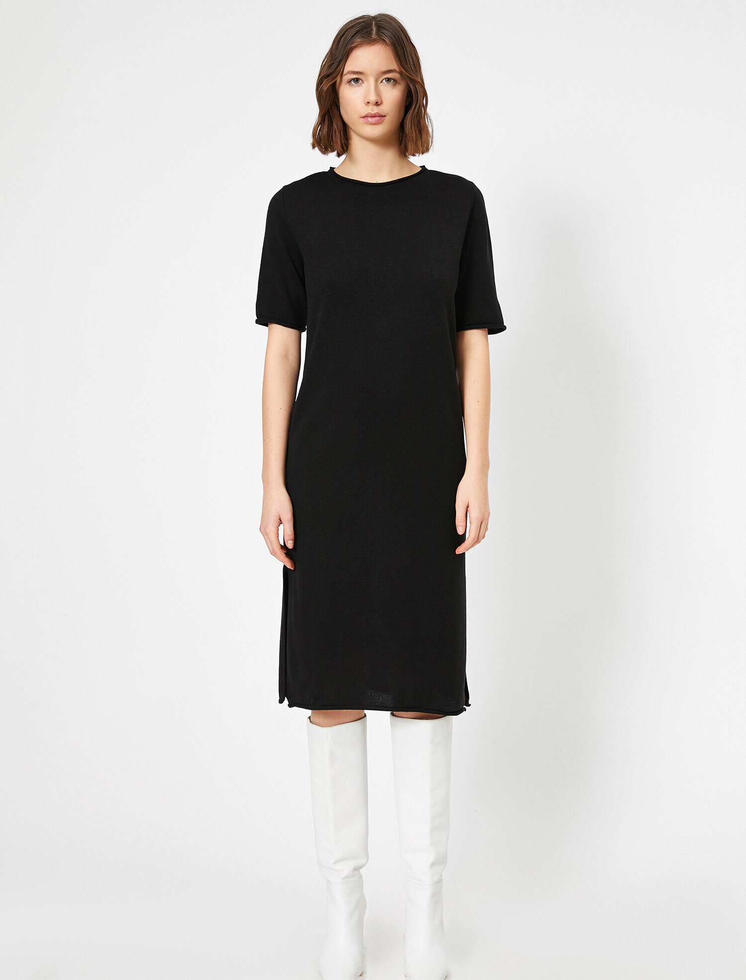   Triko Elbise Kısa Kollu Yırtmaç Detaylı