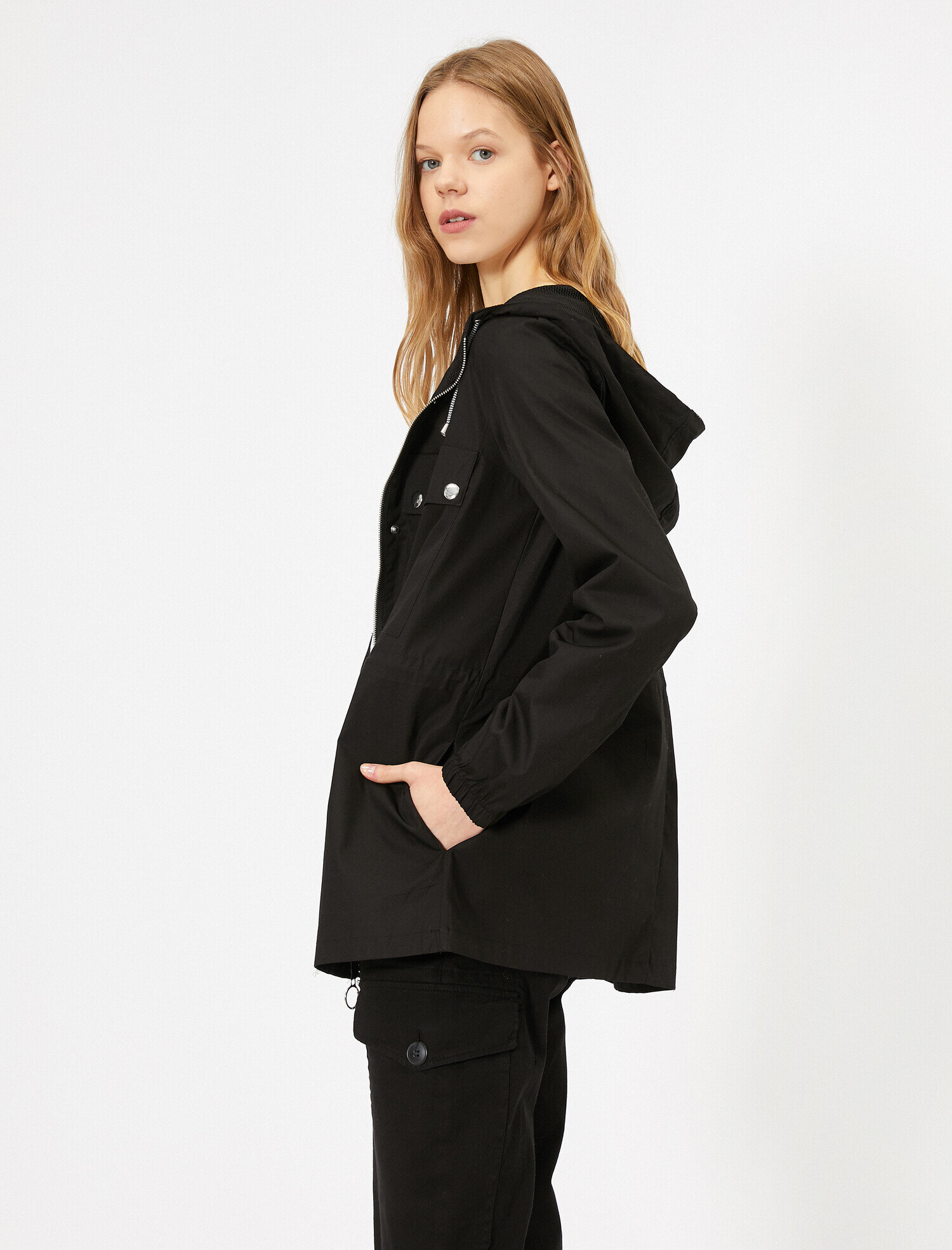   Kapüşonlu Bağcık Detaylı Uzun Mont