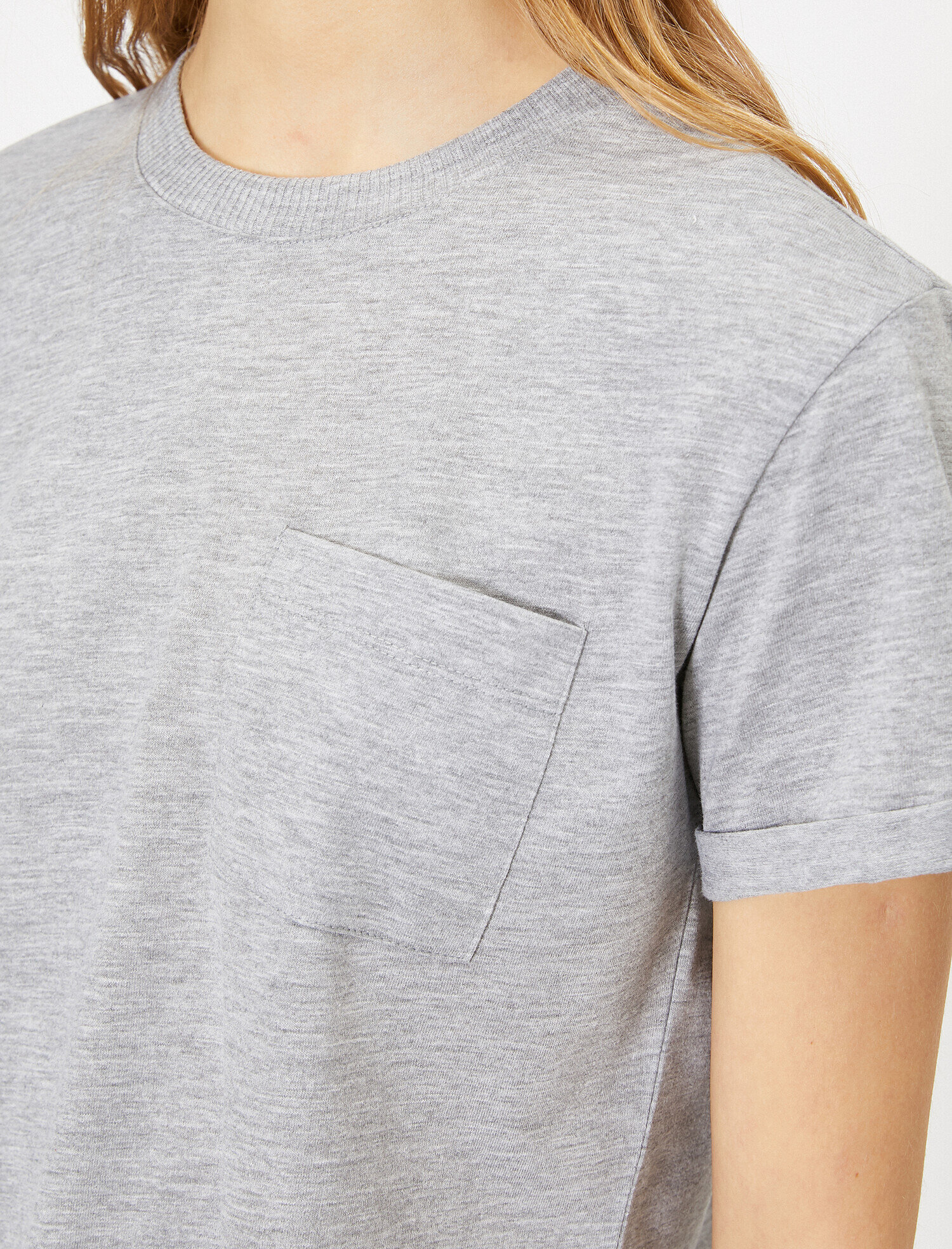   Cep Detaylı Tişört