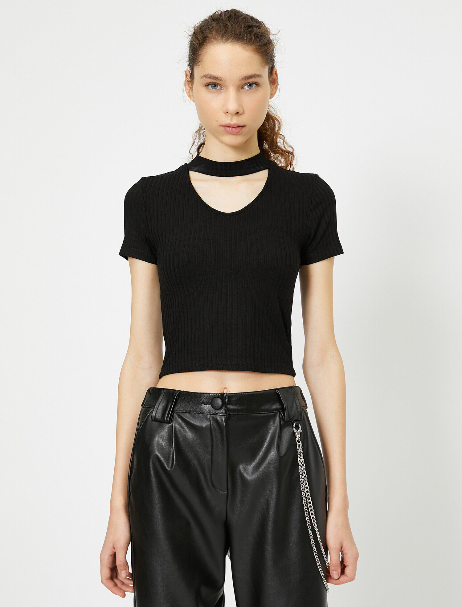   Yaka Detaylı Tişört