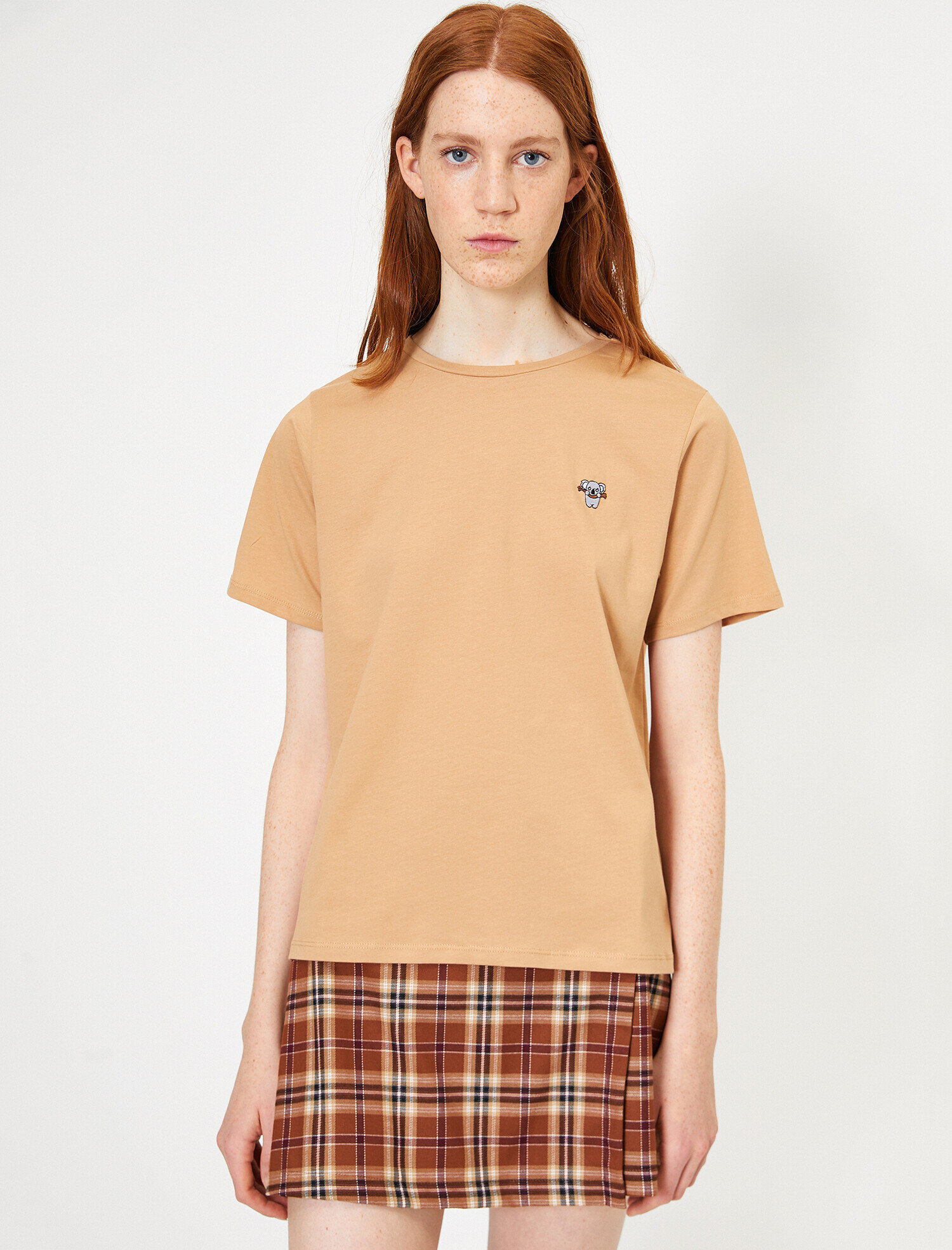   Bisiklet Yaka Minimal Nakışlı Kısa Kol Tişört