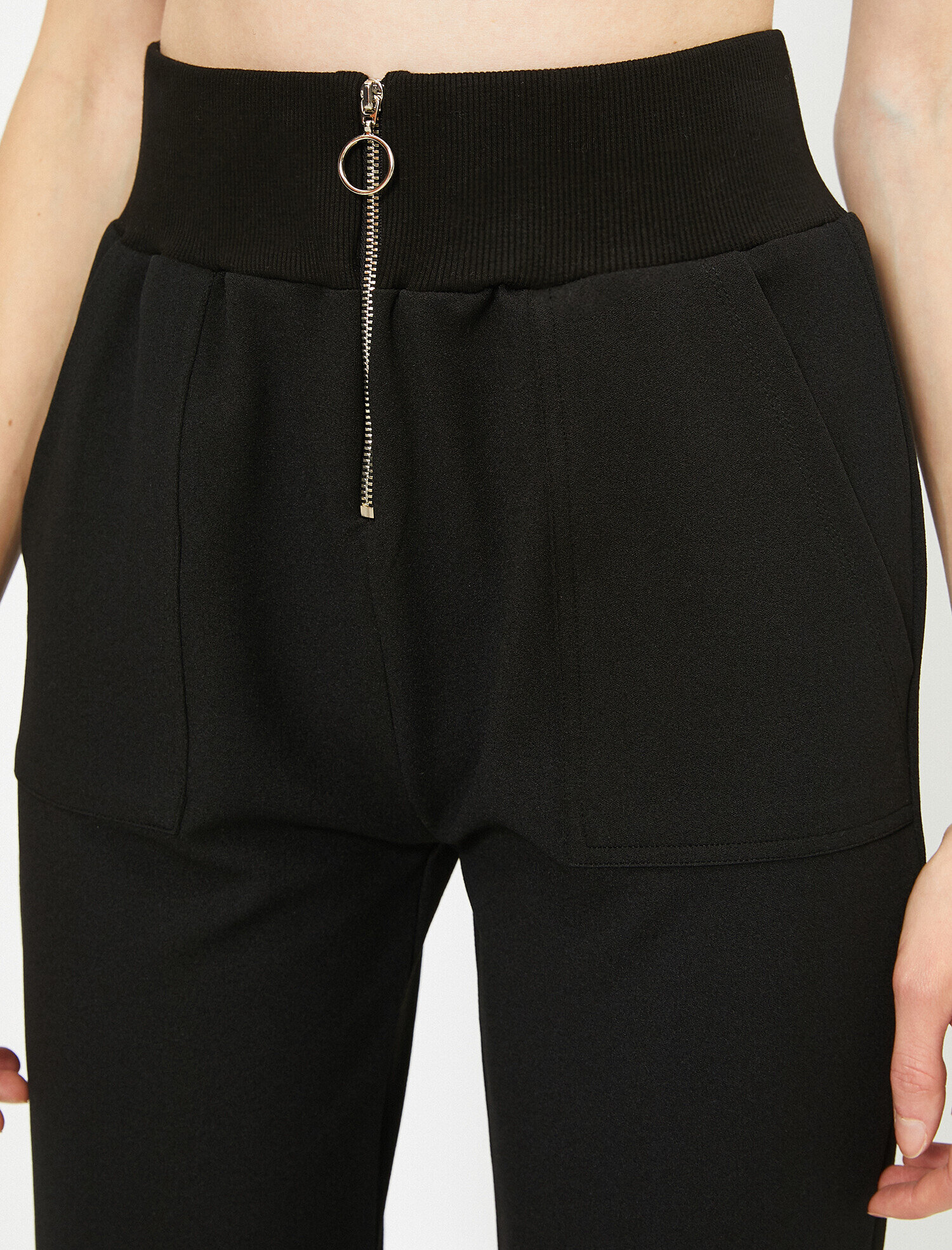   Fermuar Detaylı Pantolon