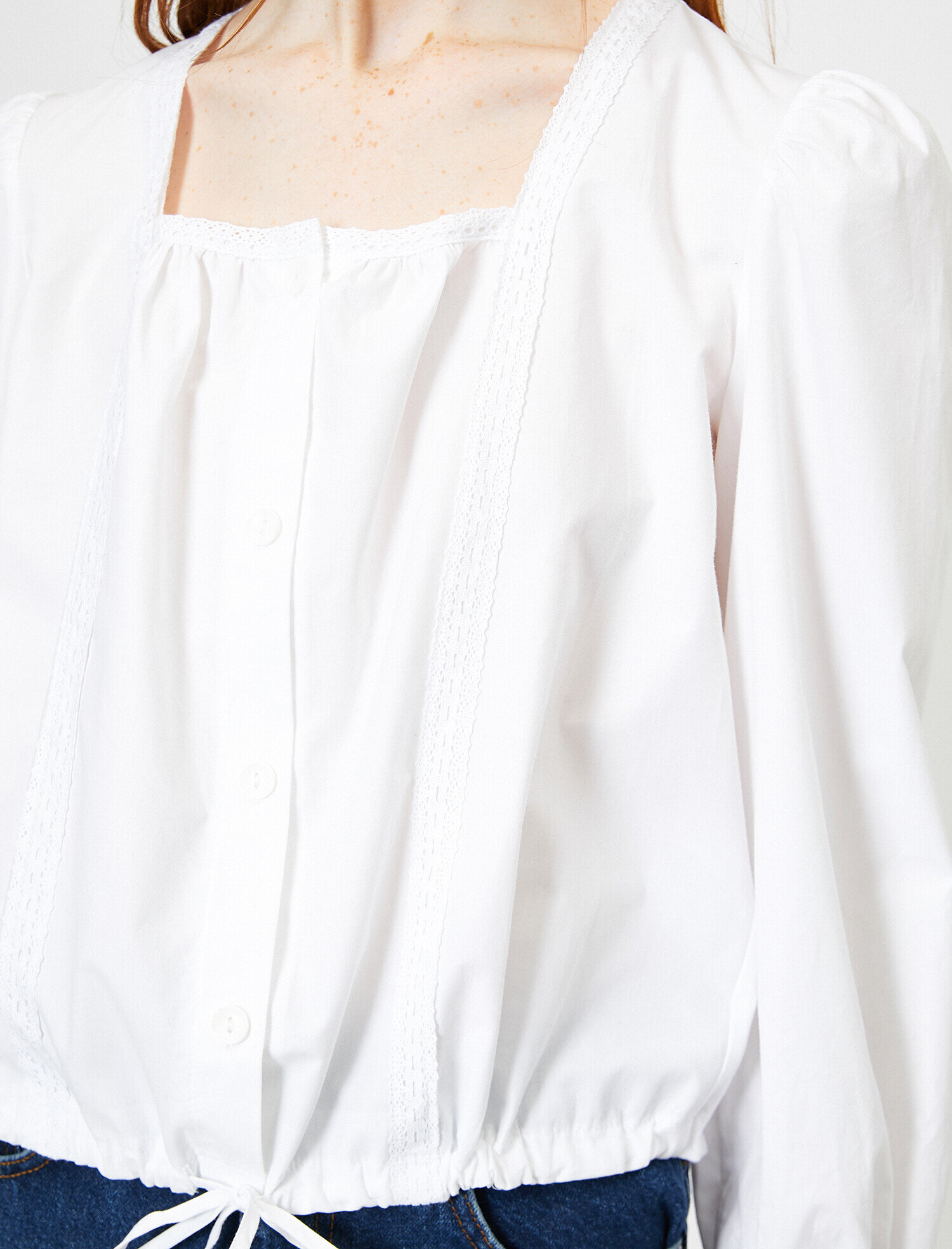   Kare Yaka Beli Bağlama Detaylı Bluz