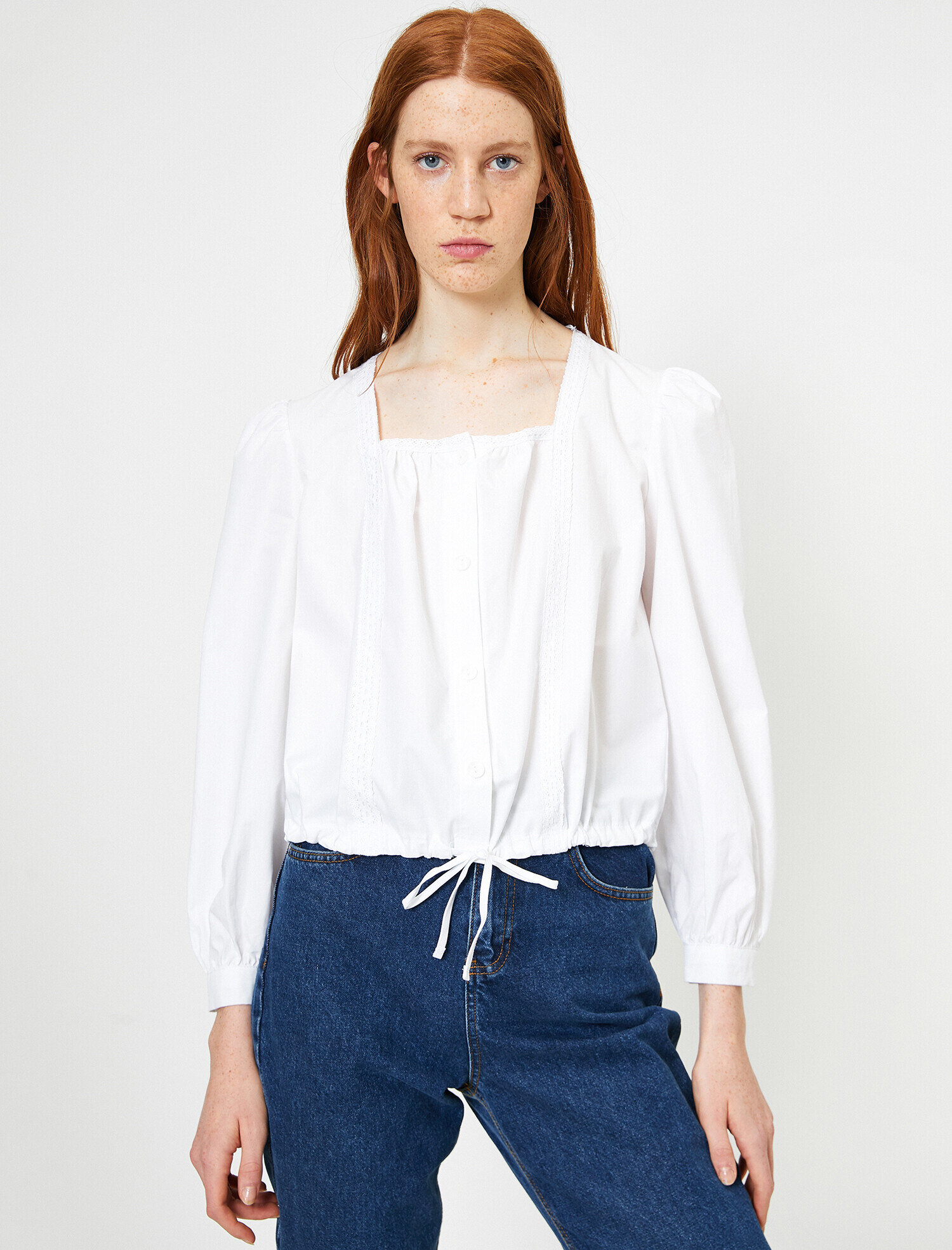   Kare Yaka Beli Bağlama Detaylı Bluz