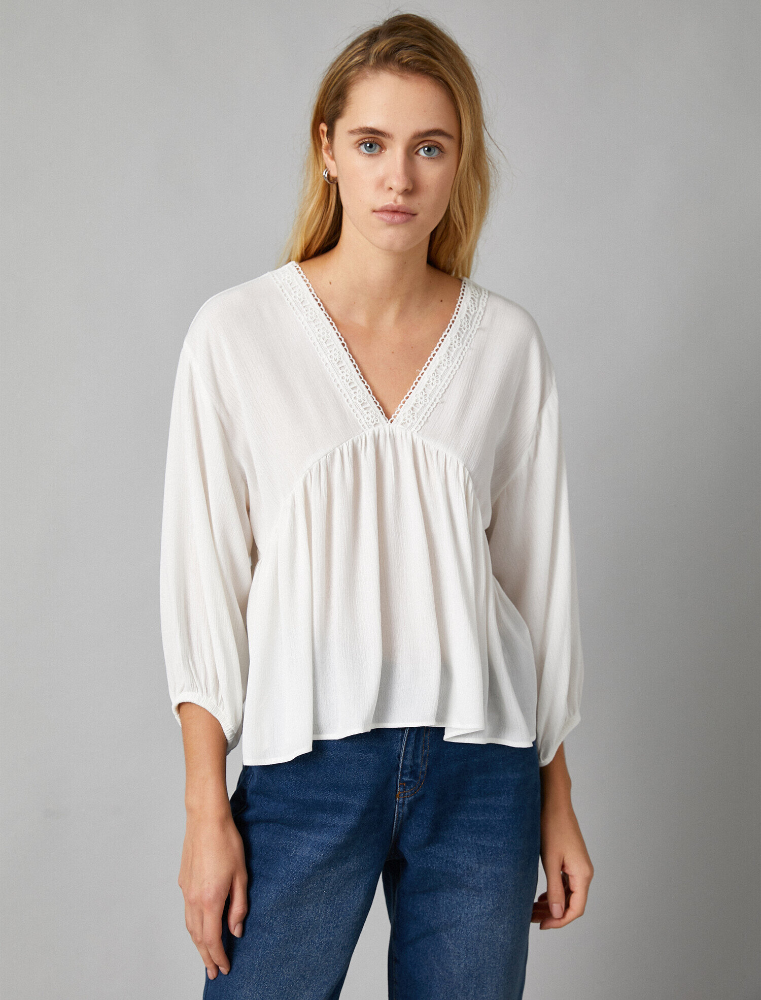   Uzun Kollu V Yaka Dantelli Bluz