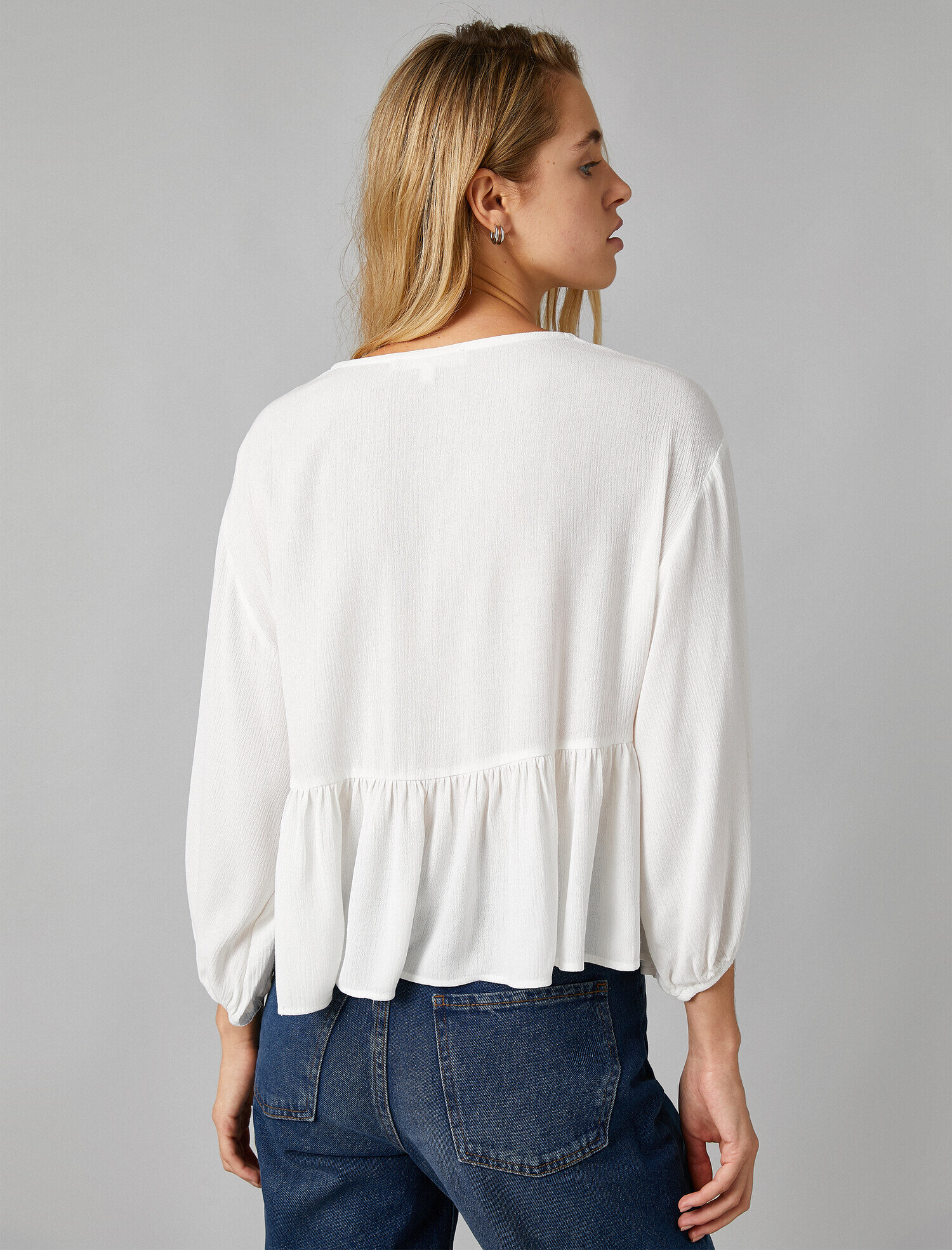   Uzun Kollu V Yaka Dantelli Bluz