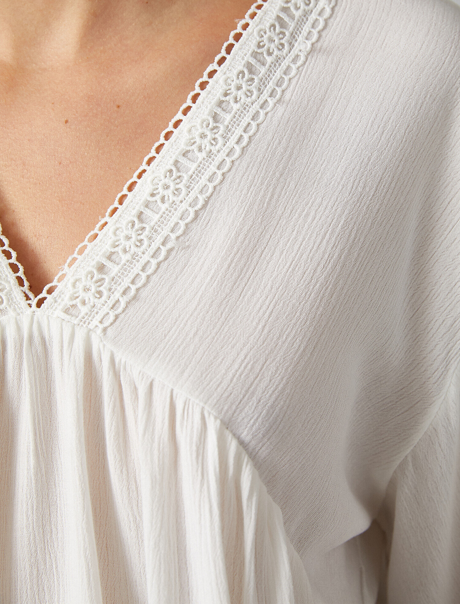   Uzun Kollu V Yaka Dantelli Bluz