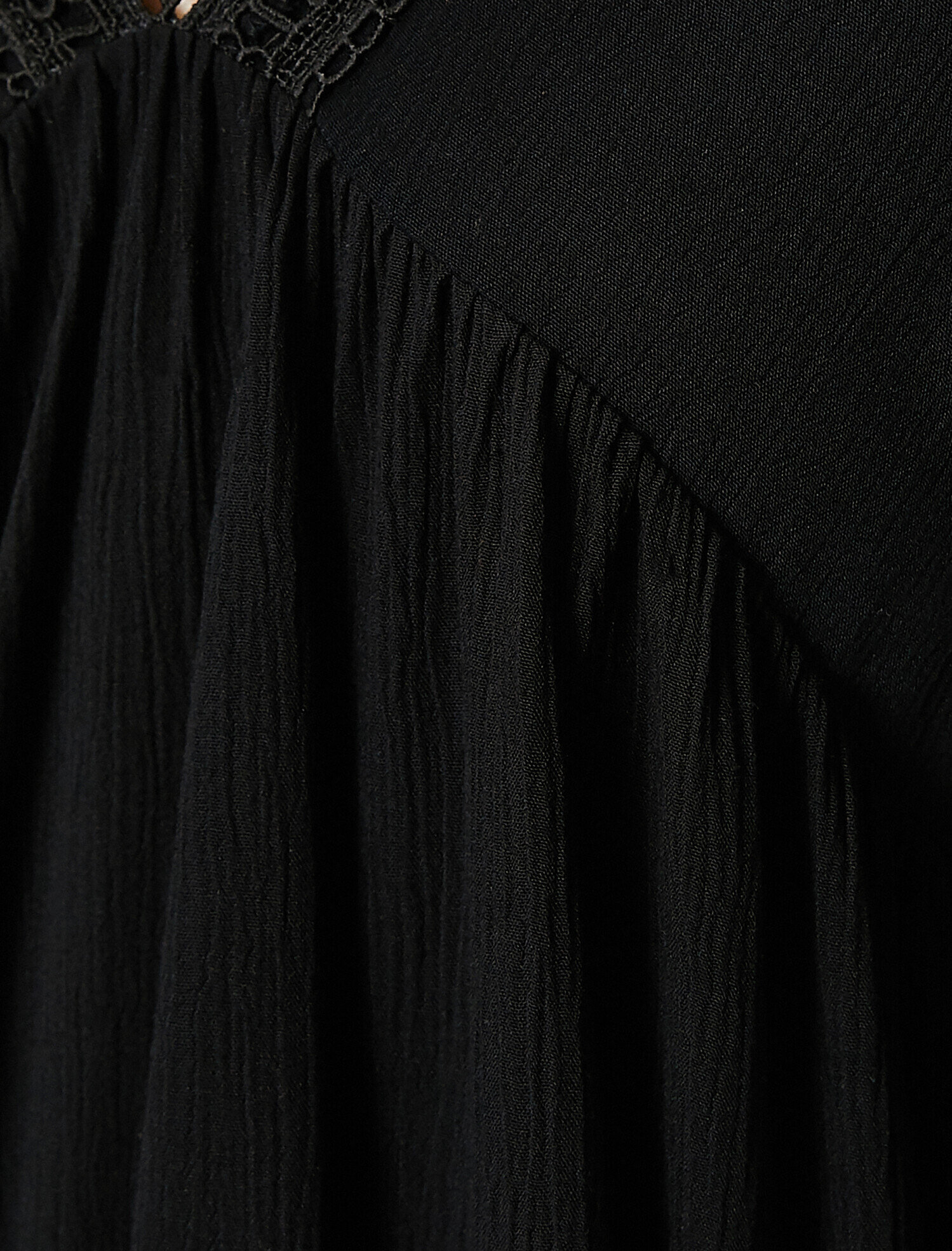   Uzun Kollu V Yaka Dantelli Bluz