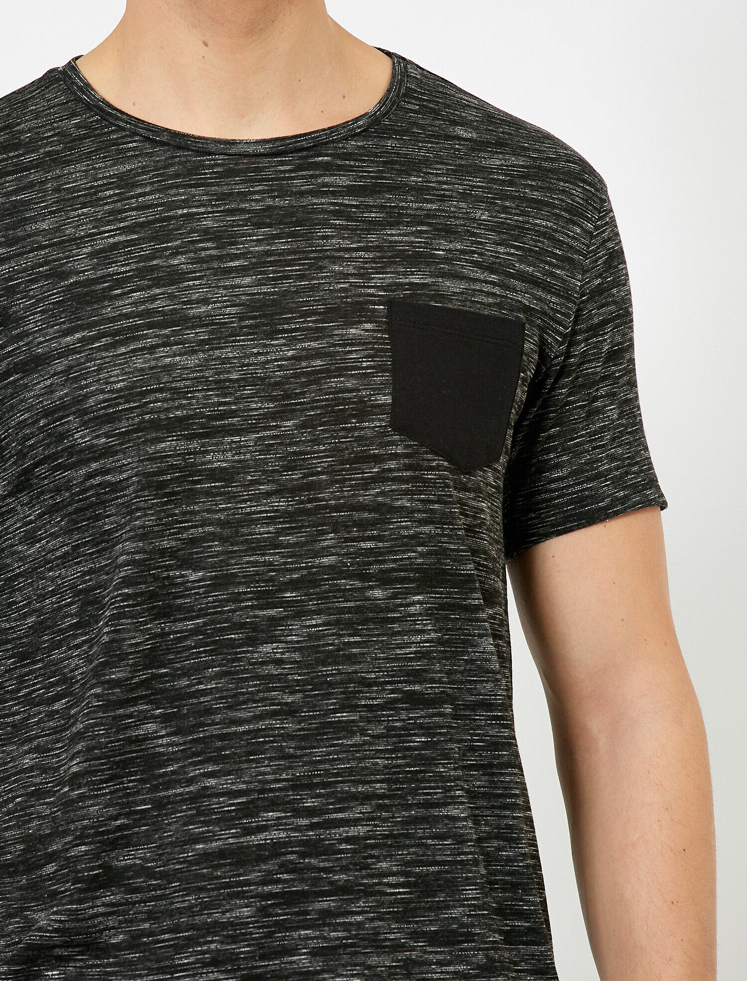   Cep Detaylı Tişört