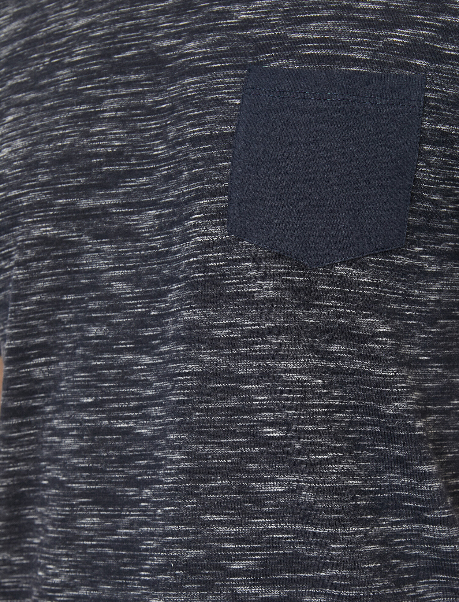   Cep Detaylı Tişört