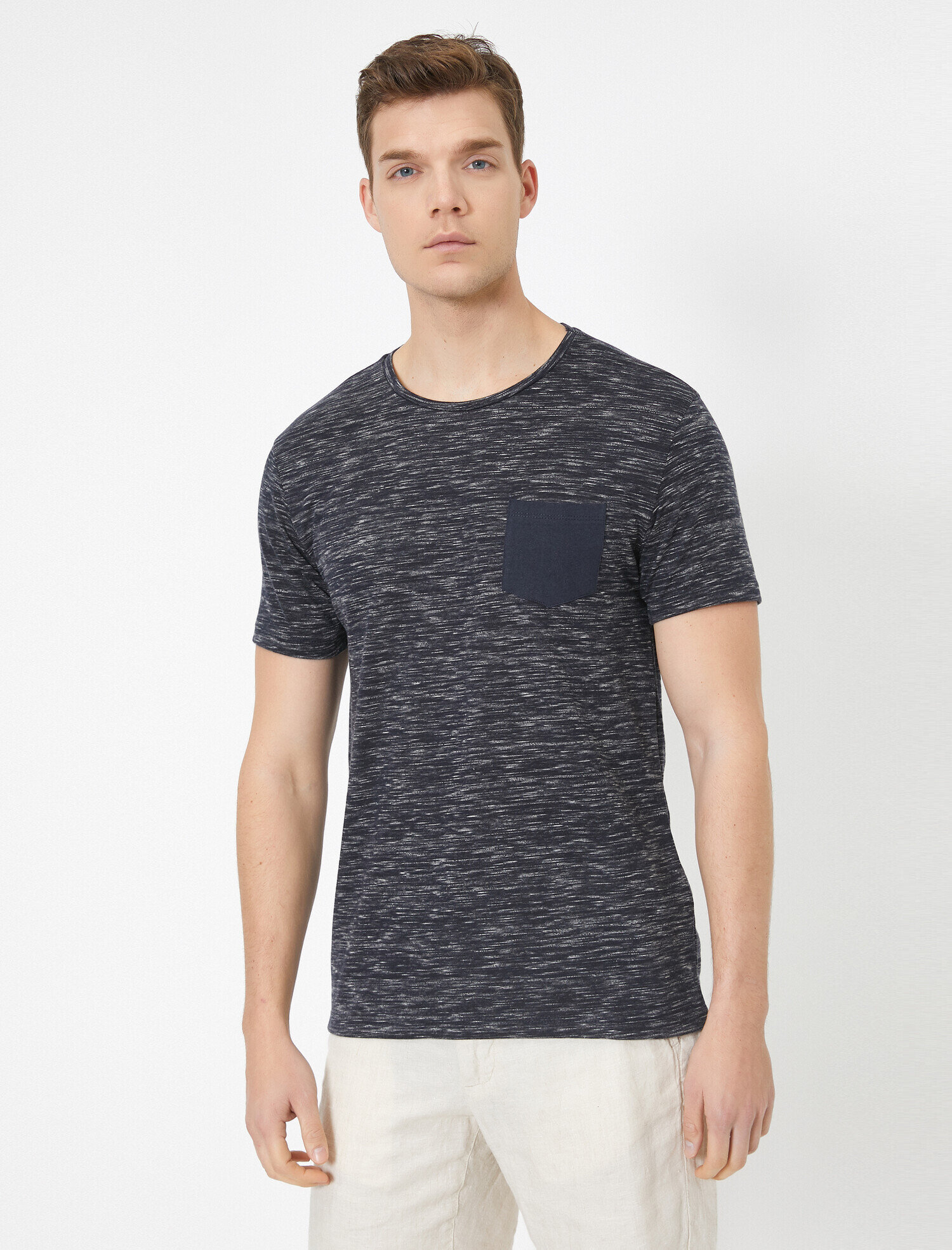   Cep Detaylı Tişört