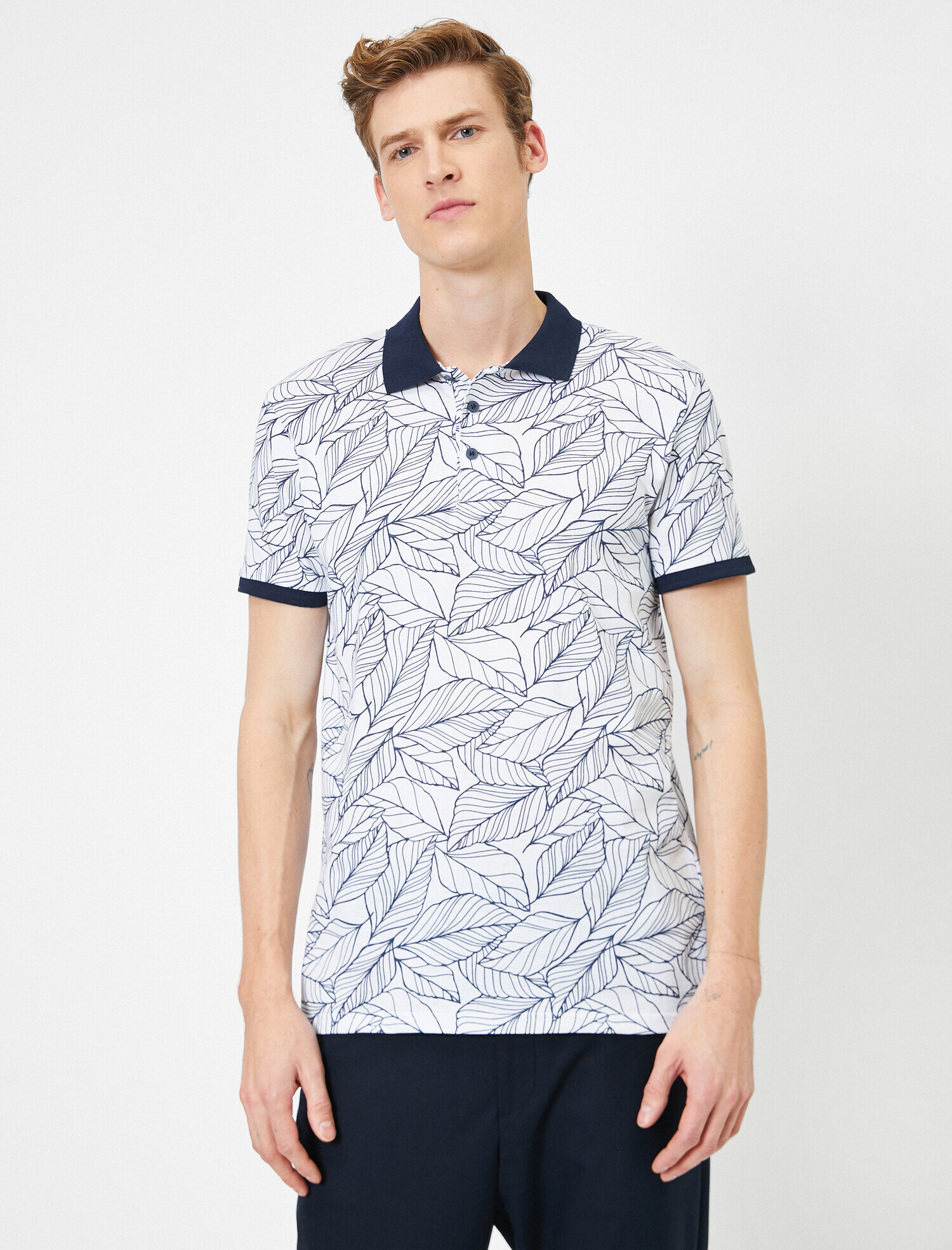   Polo Yaka Yaprak Desenli Kontrast Yaka Süprem Kumaş Slim Fit Tişört