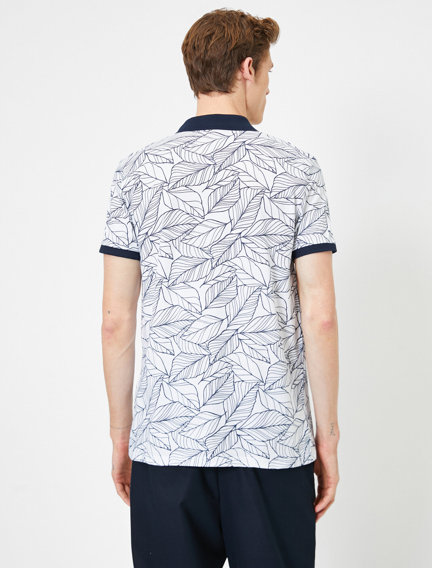   Polo Yaka Yaprak Desenli Kontrast Yaka Süprem Kumaş Slim Fit Tişört