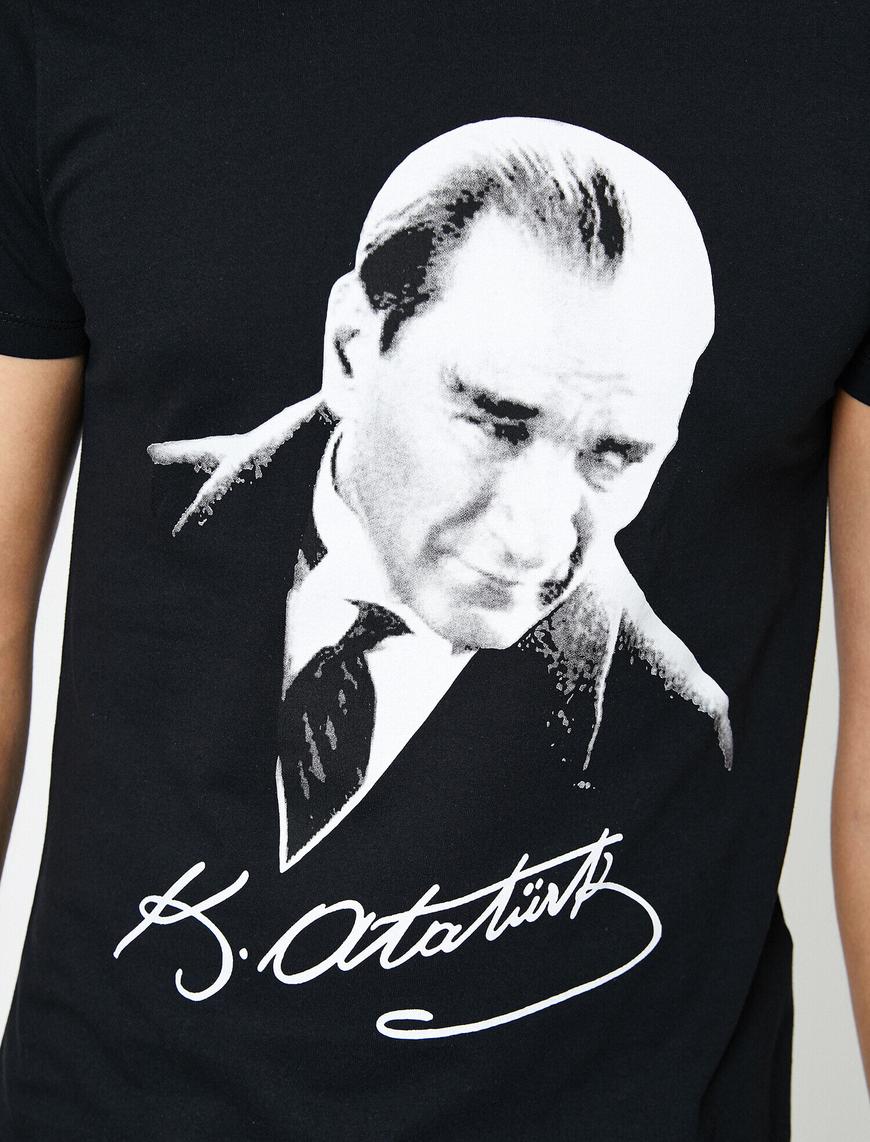   Atatürk Baskılı Tişört