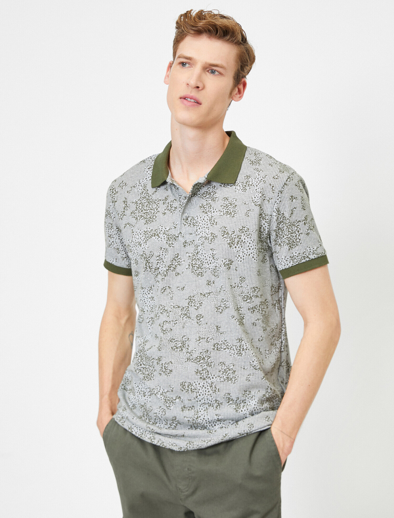   Polo Yaka Kamuflaj ve Puantiye Desenli Süprem Kumaş Slim Fit Tişört