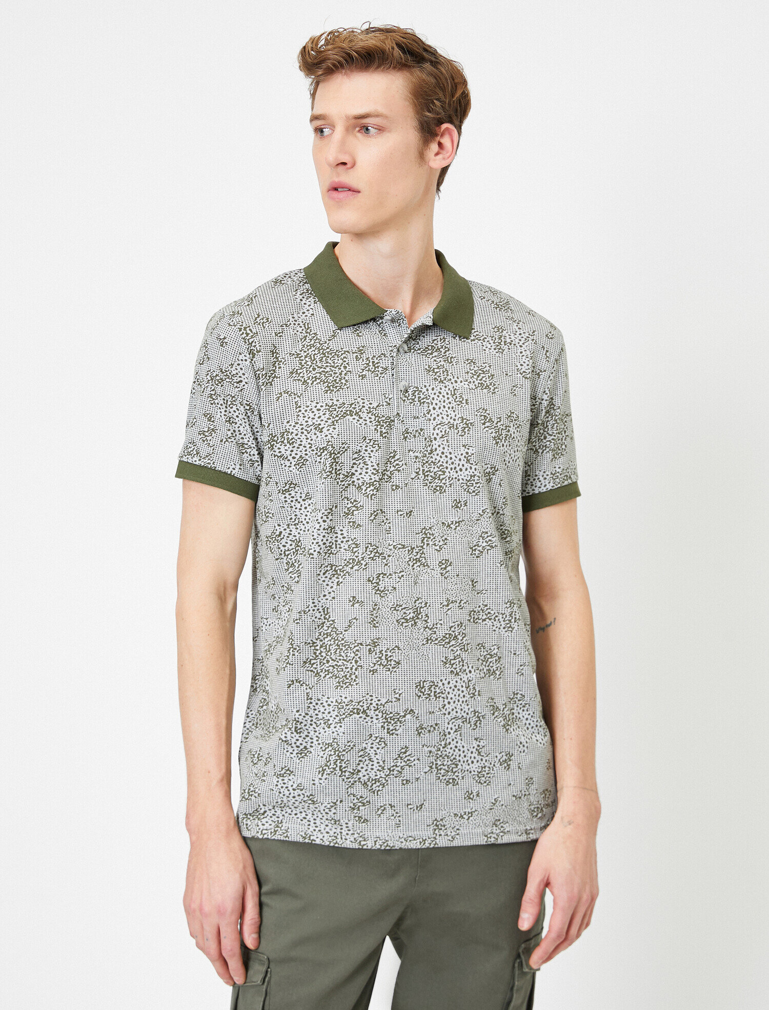   Polo Yaka Kamuflaj ve Puantiye Desenli Süprem Kumaş Slim Fit Tişört