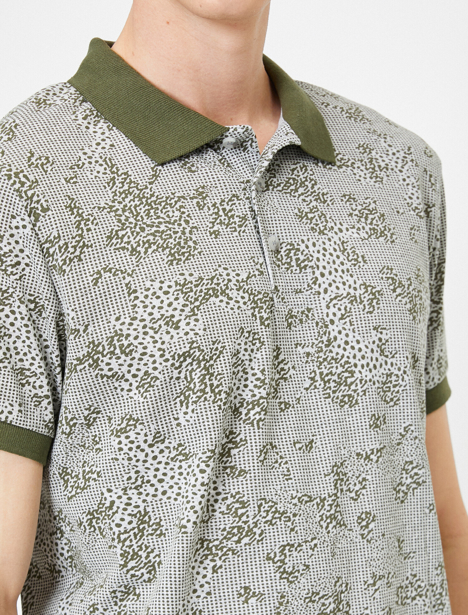   Polo Yaka Kamuflaj ve Puantiye Desenli Süprem Kumaş Slim Fit Tişört