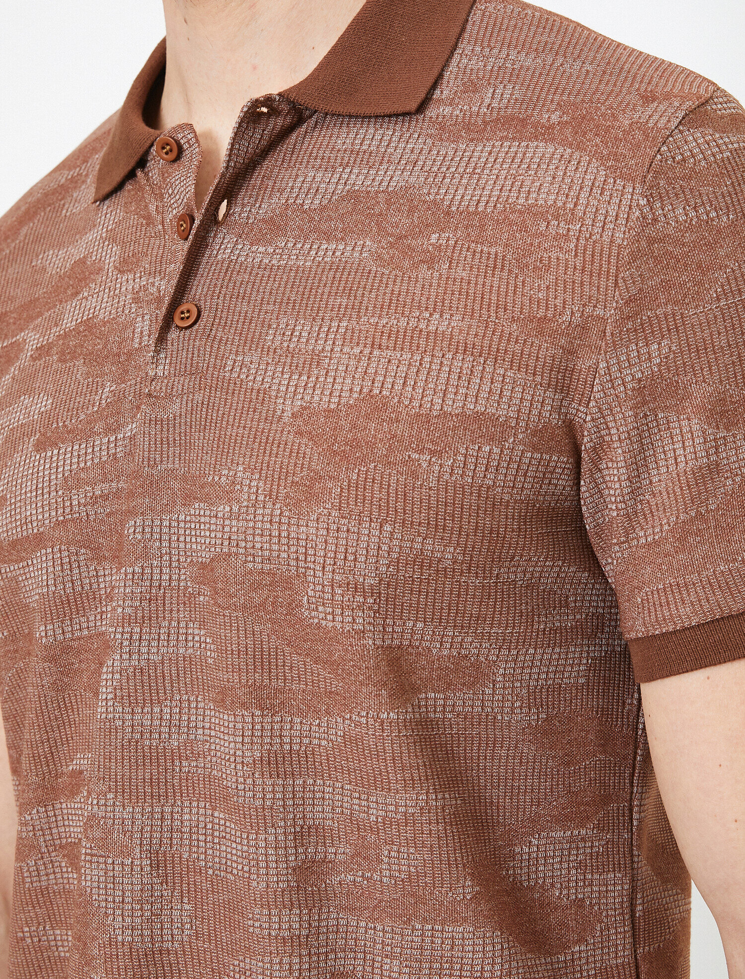   Polo Yaka Kısa Kollu Desenli Tişört