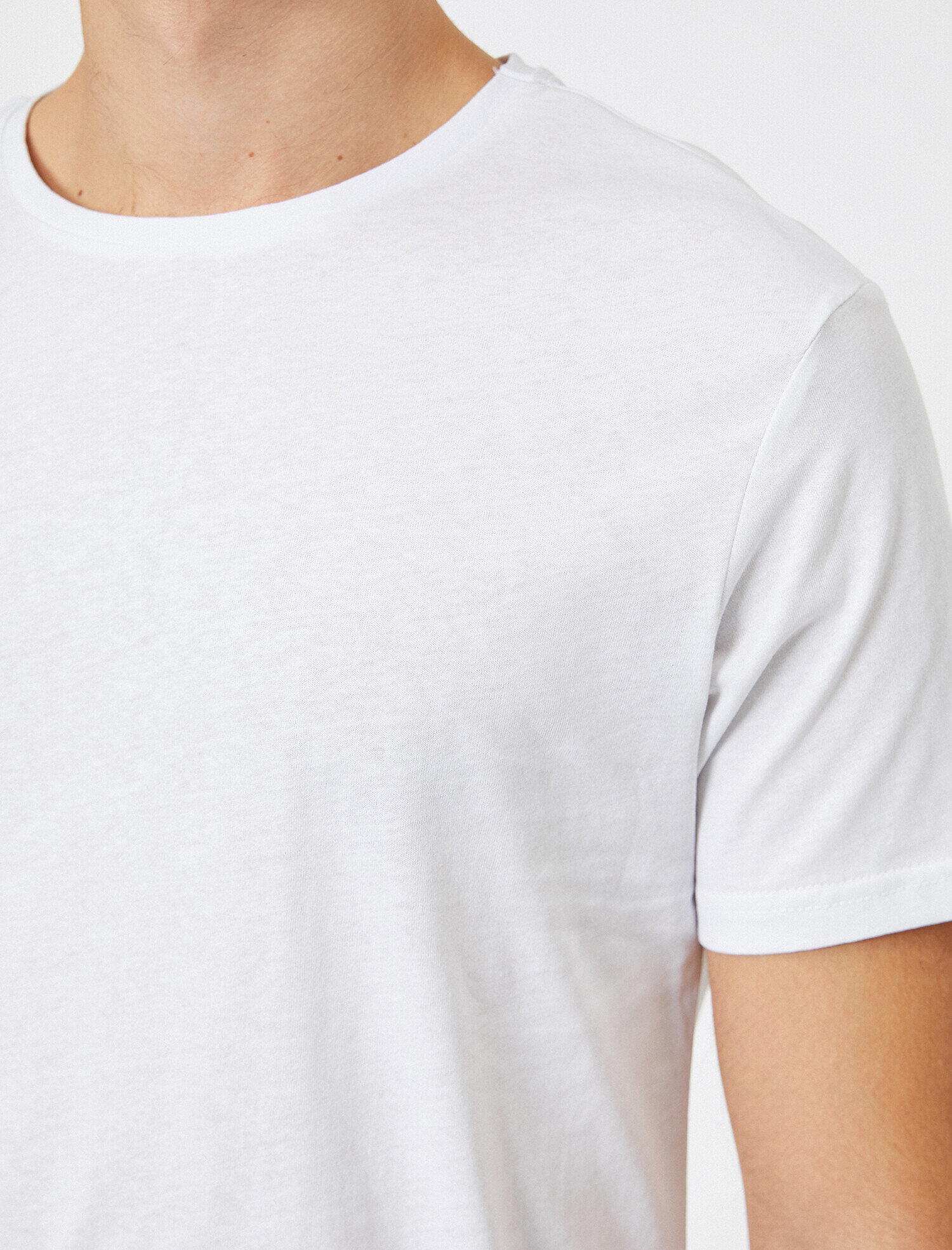   Bisiklet Yaka Pamuklu Dar Kesim Basic Tişört