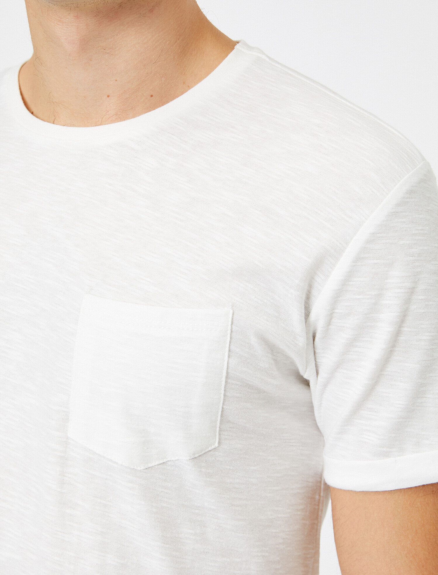   Bisiklet Yaka Cep Detaylı Flamlı Kumaş Dar Kesim Basic Tişört