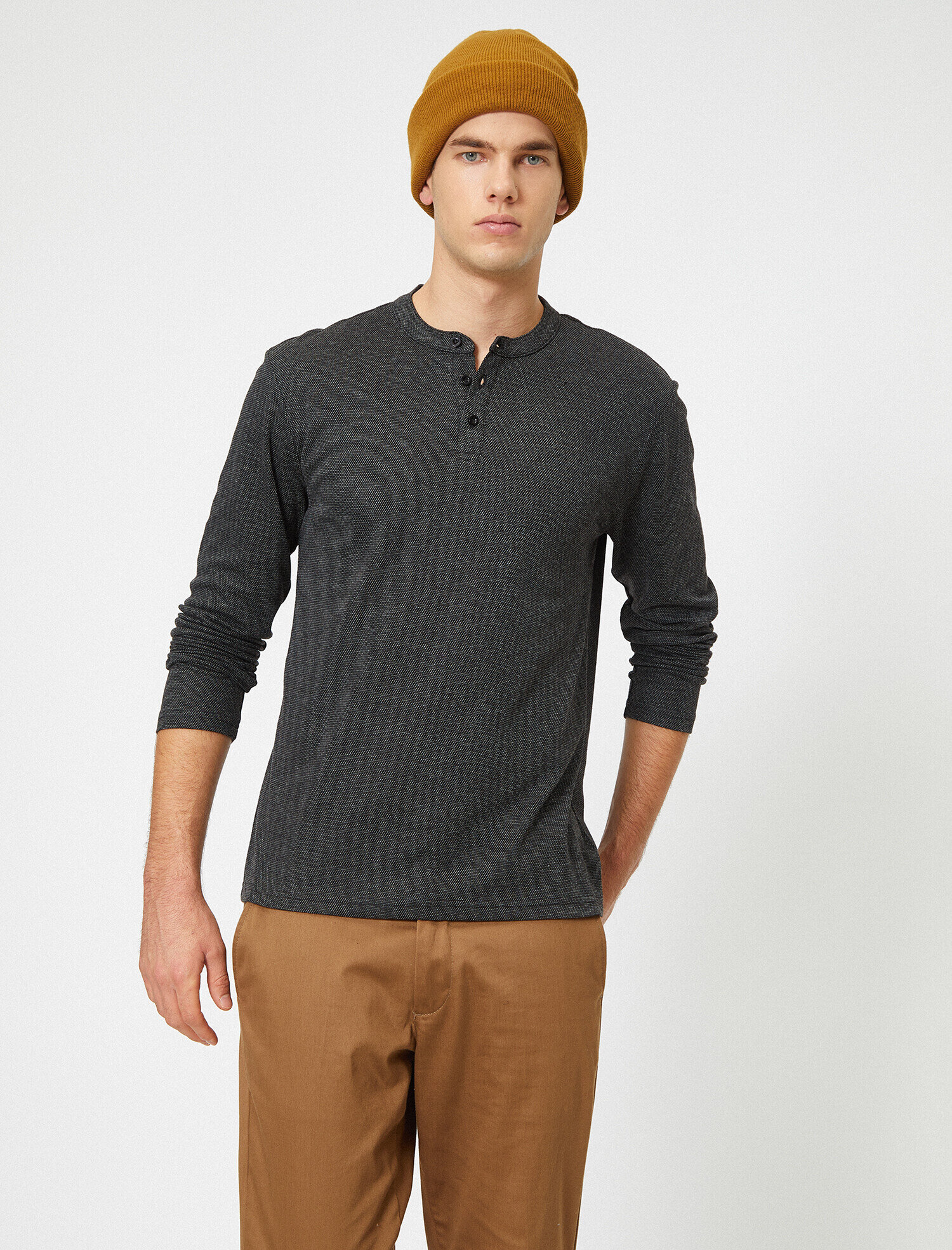   Düğme Detaylı Tişört