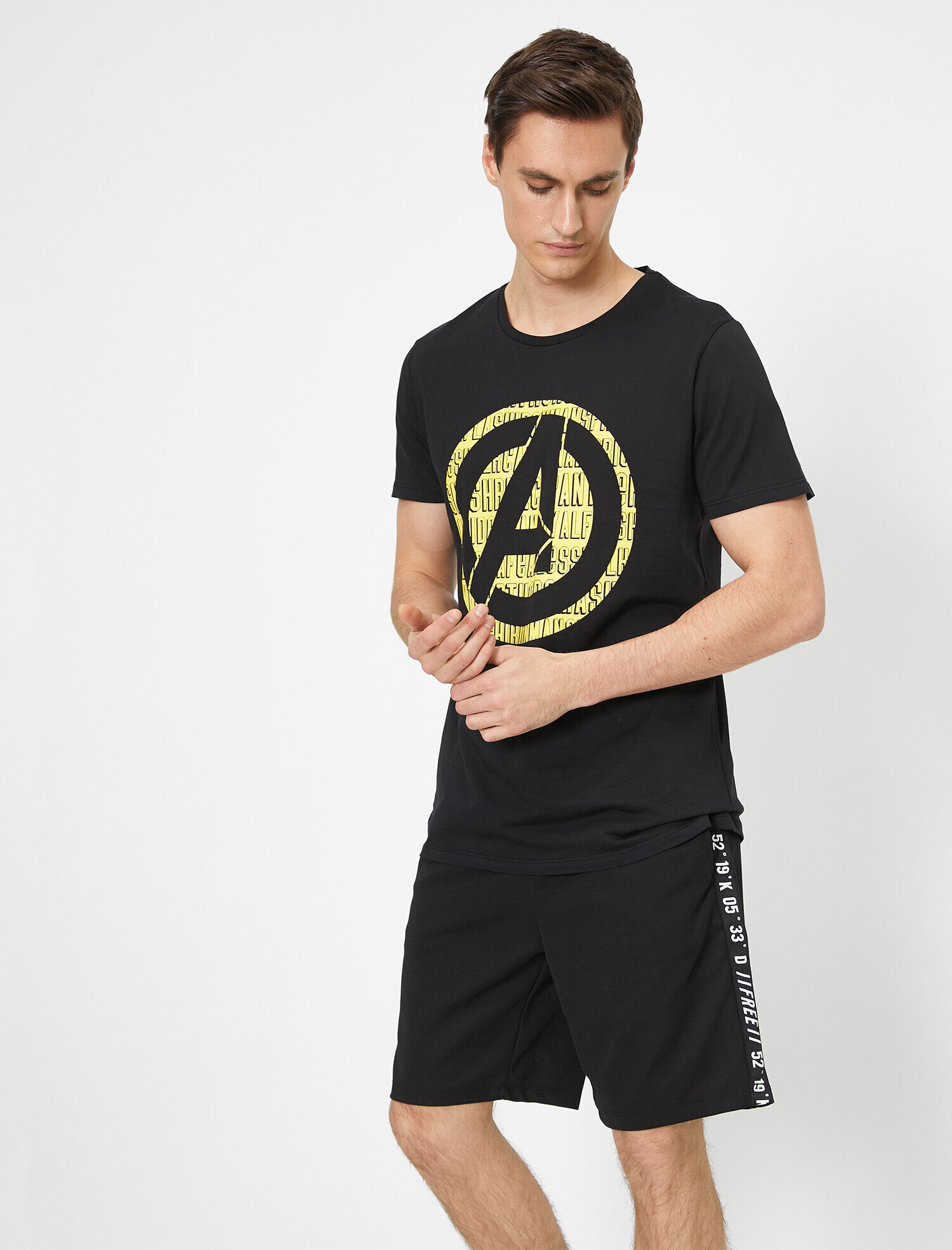   Marvel Lisanslı Baskılı T-Shirt