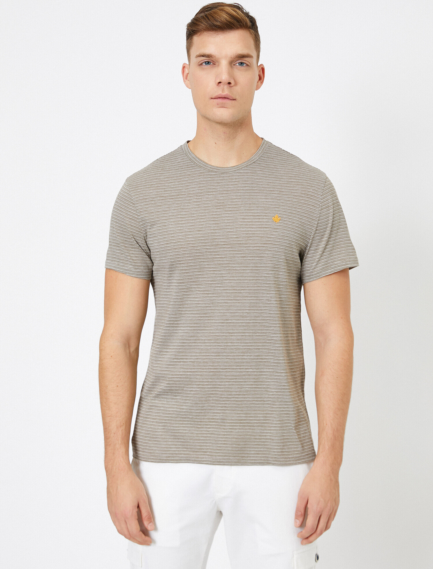 Bisiklet Yaka Çizgili Göğsü İşlemeli Slim Fit Tişört