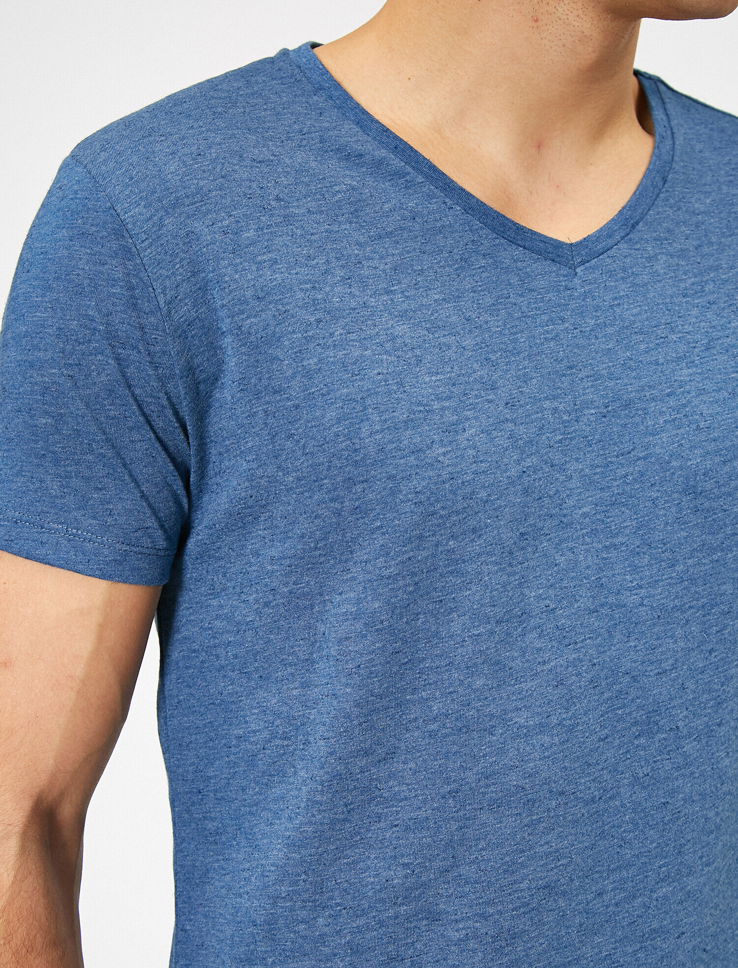   V Yaka Tişört Kısa Kollu