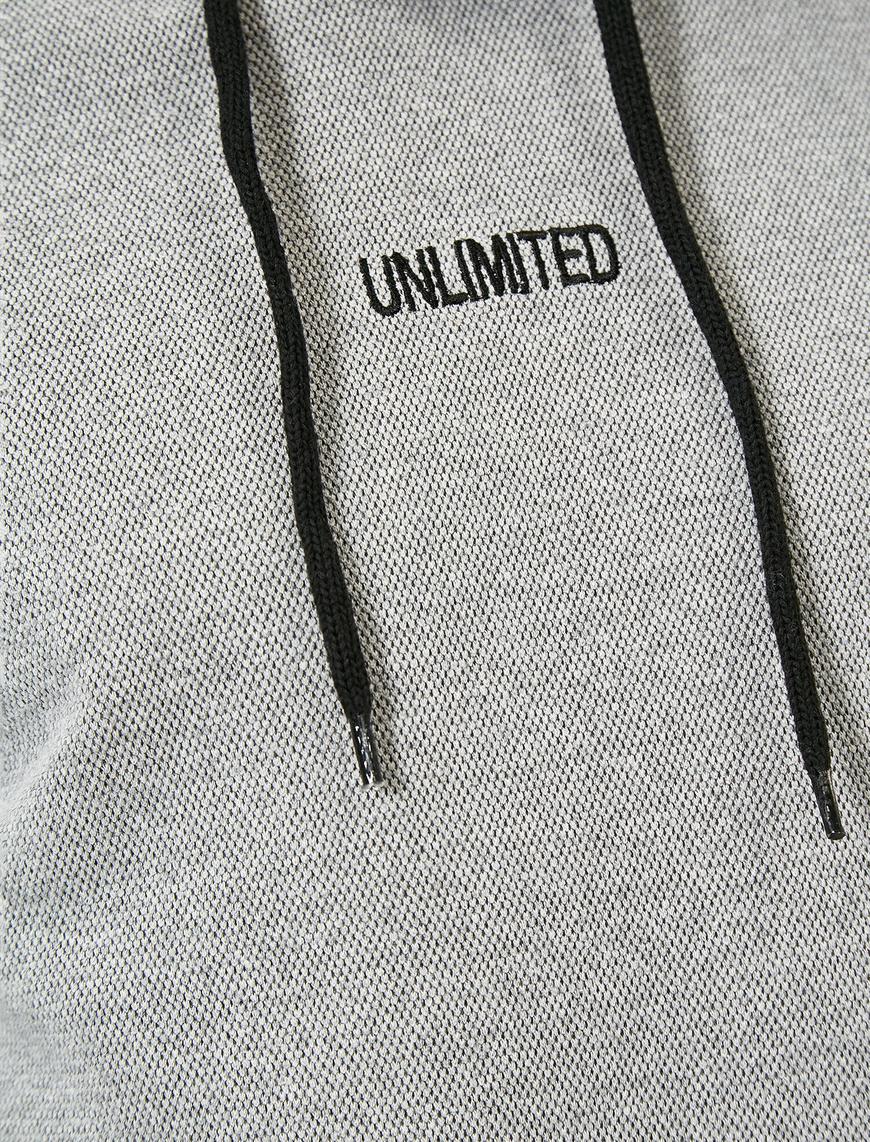   Kapüşonlu Dokulu Kumaş İşleme Yazılı Sweatshirt