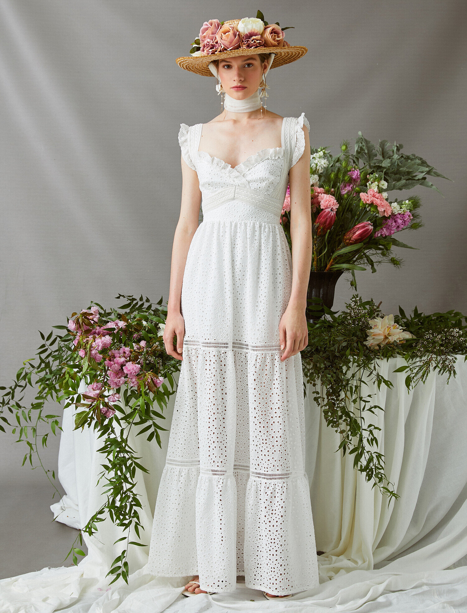   Dantel Fırfırlı V Yaka Elbise