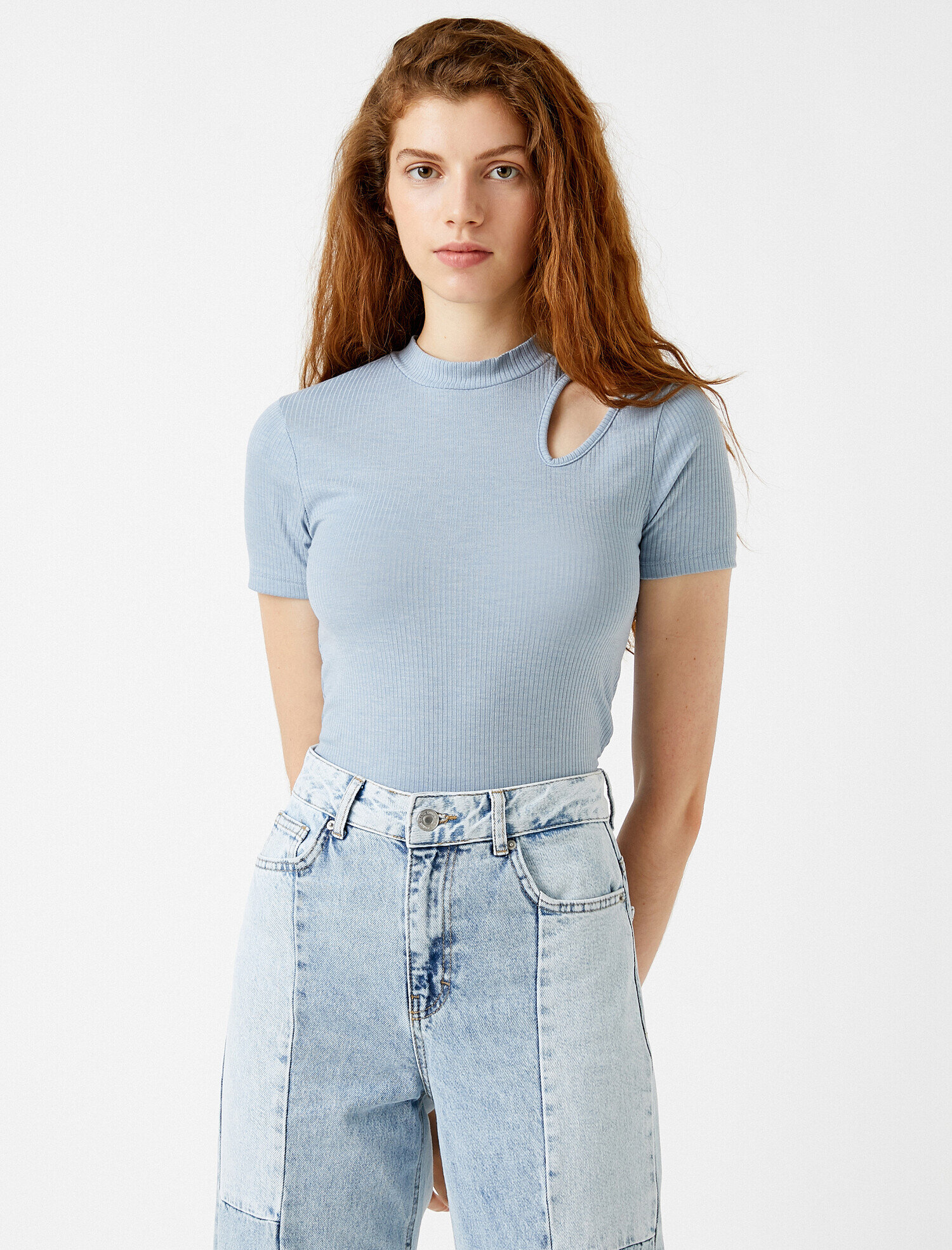   Kısa Kollu Tişört Pencere Detaylı